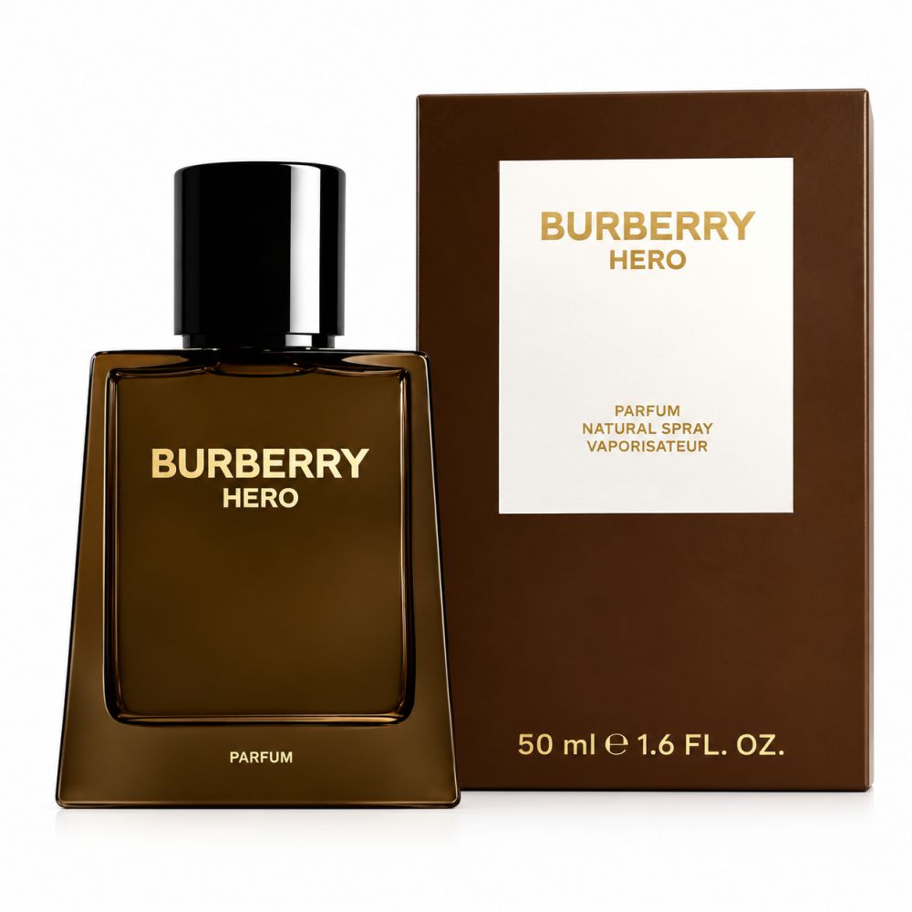 Burberry Hero Parfum Flakon neben der braunen Verpackung. Flakon aus dunklem Glas, Verpackung mit weißem Feld.