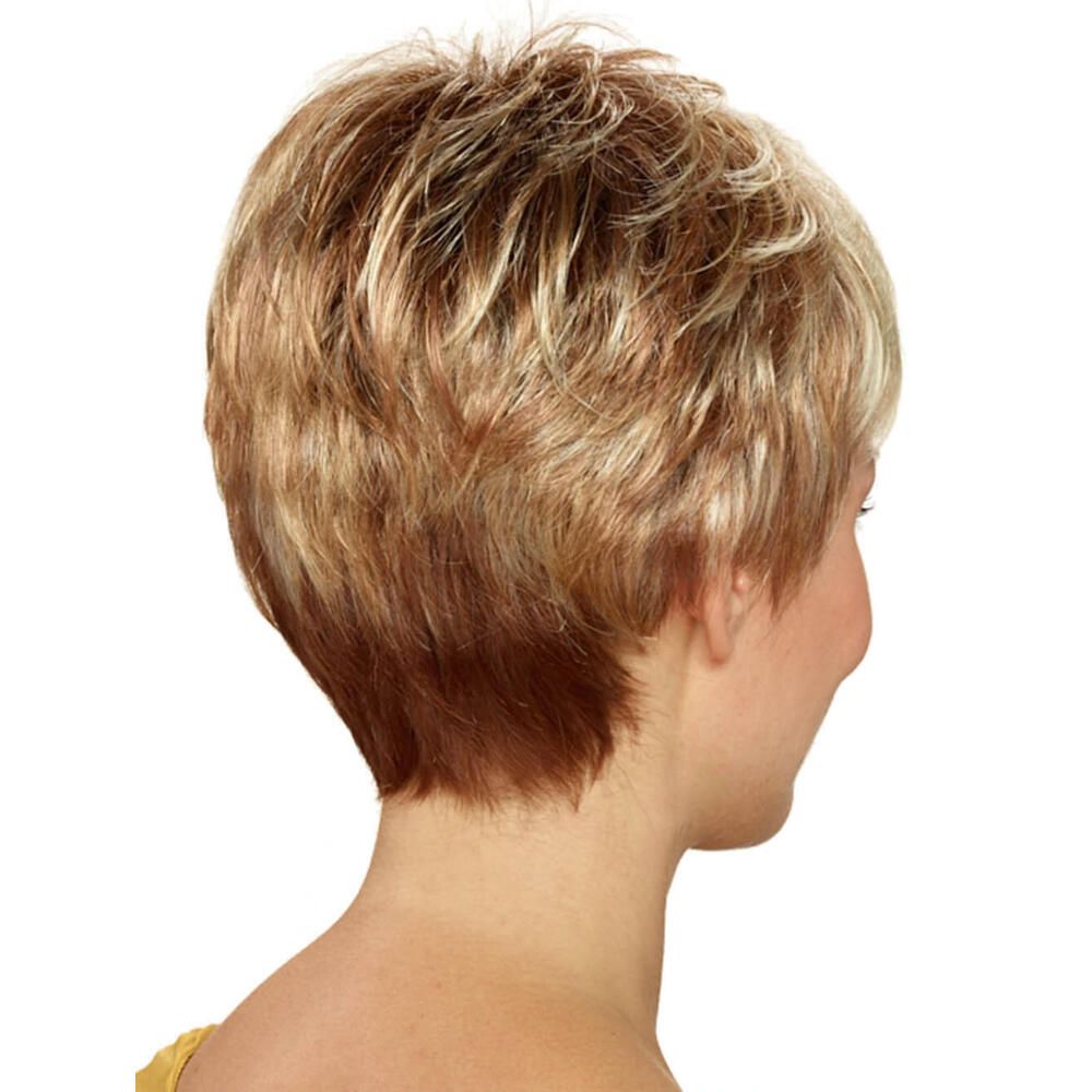 Kurzhaarperücke, blond-braun meliert. Rückansicht. Gelbes Oberteil.