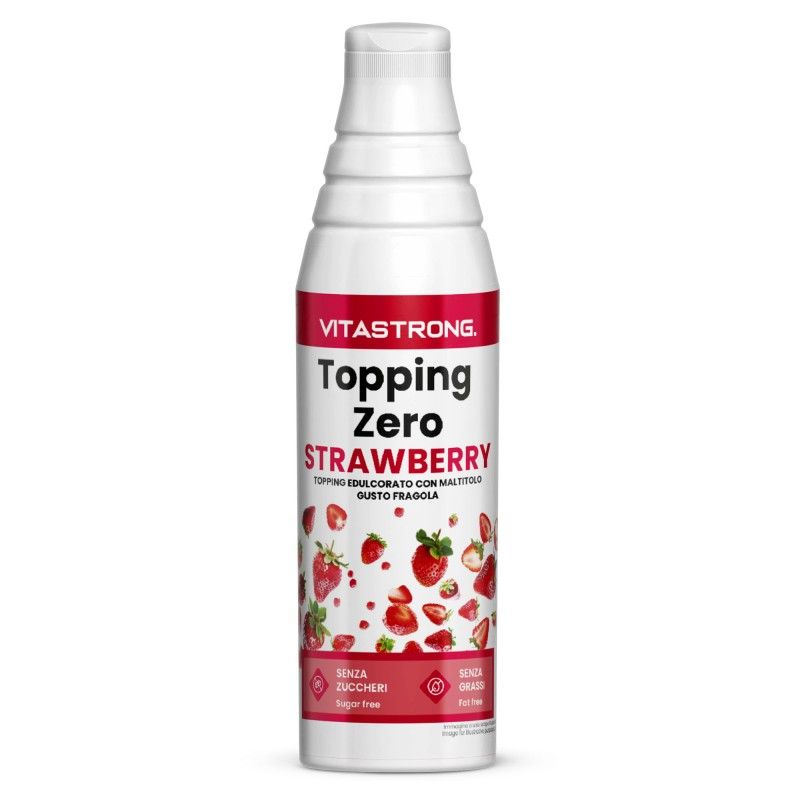 Weiße Flasche mit Produktetikett. Text: Vitastrong, Topping Zero Strawberry, ohne Zucker und Fett. Abbildung von Erdbeeren.