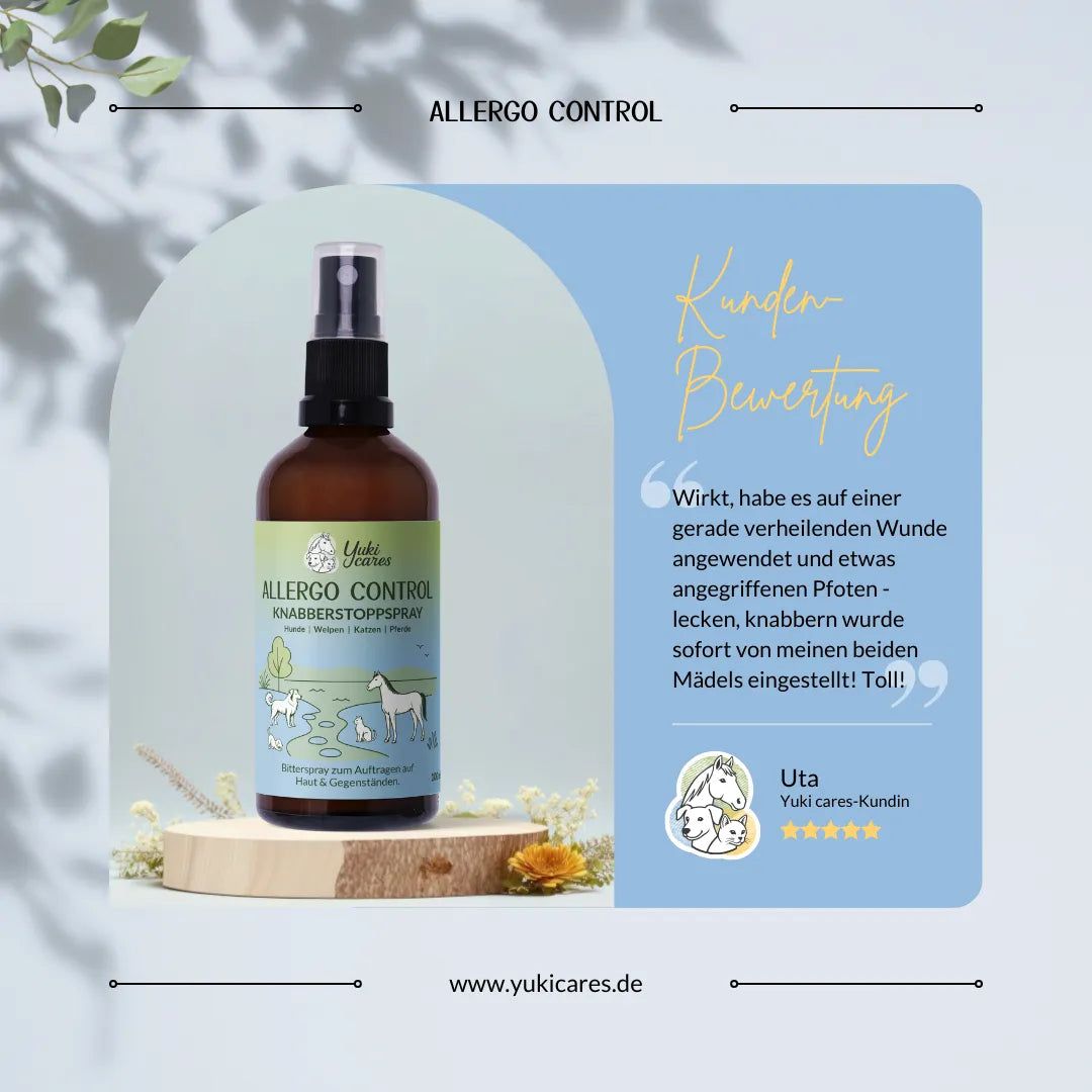 Braune Sprühflasche auf Holzsockel. Text: Allergo Control Knabberstoppspray. Kundenbewertung mit Zitat und Sternen.