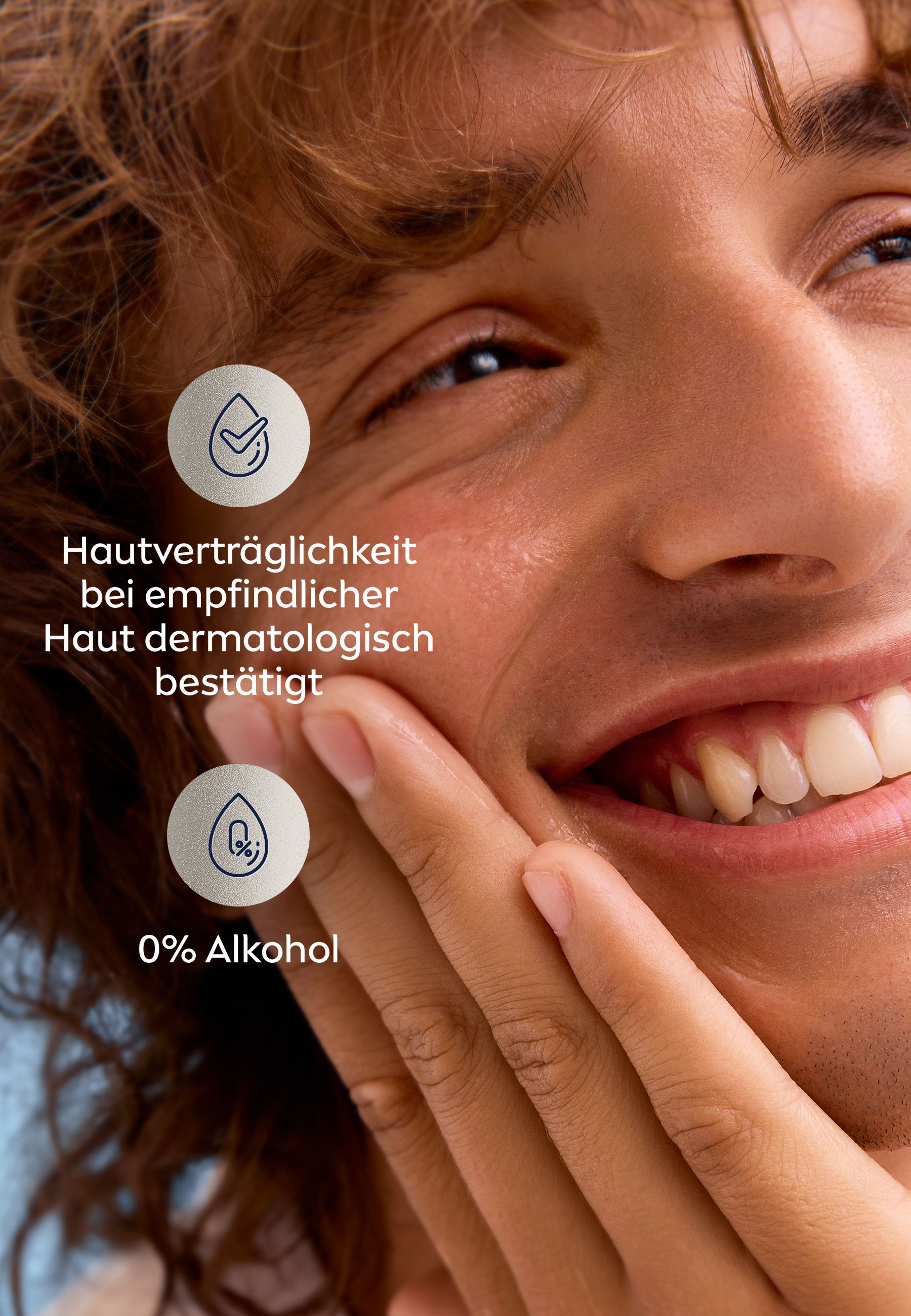Nahaufnahme eines Mannes, der sich im Gesicht berührt. Text: Hautverträglichkeit bei empfindlicher Haut dermatologisch bestätigt.