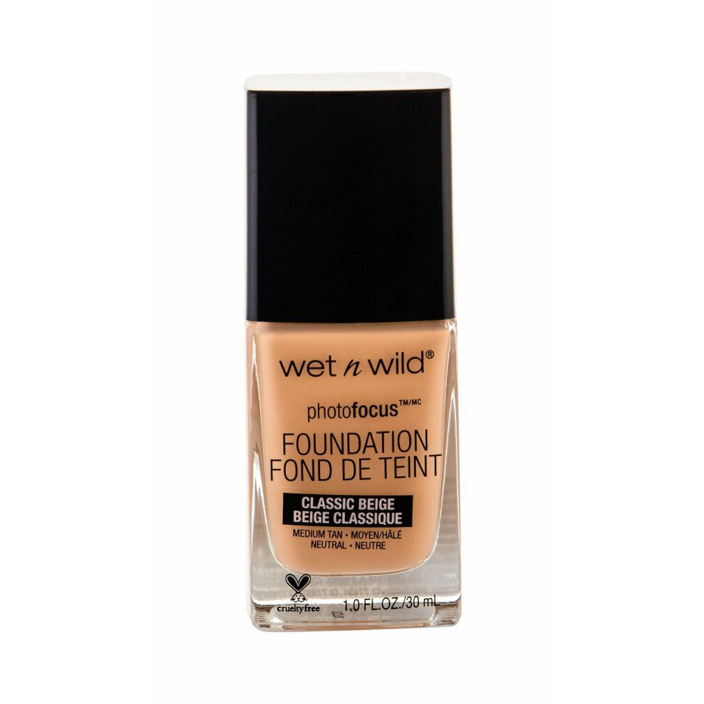 Wet n Wild Photofocus Foundation, Classic Beige. Flasche mit schwarzem Deckel. Farbe: Beige. 1.0 FL OZ/30 ml. Cruelty-free.