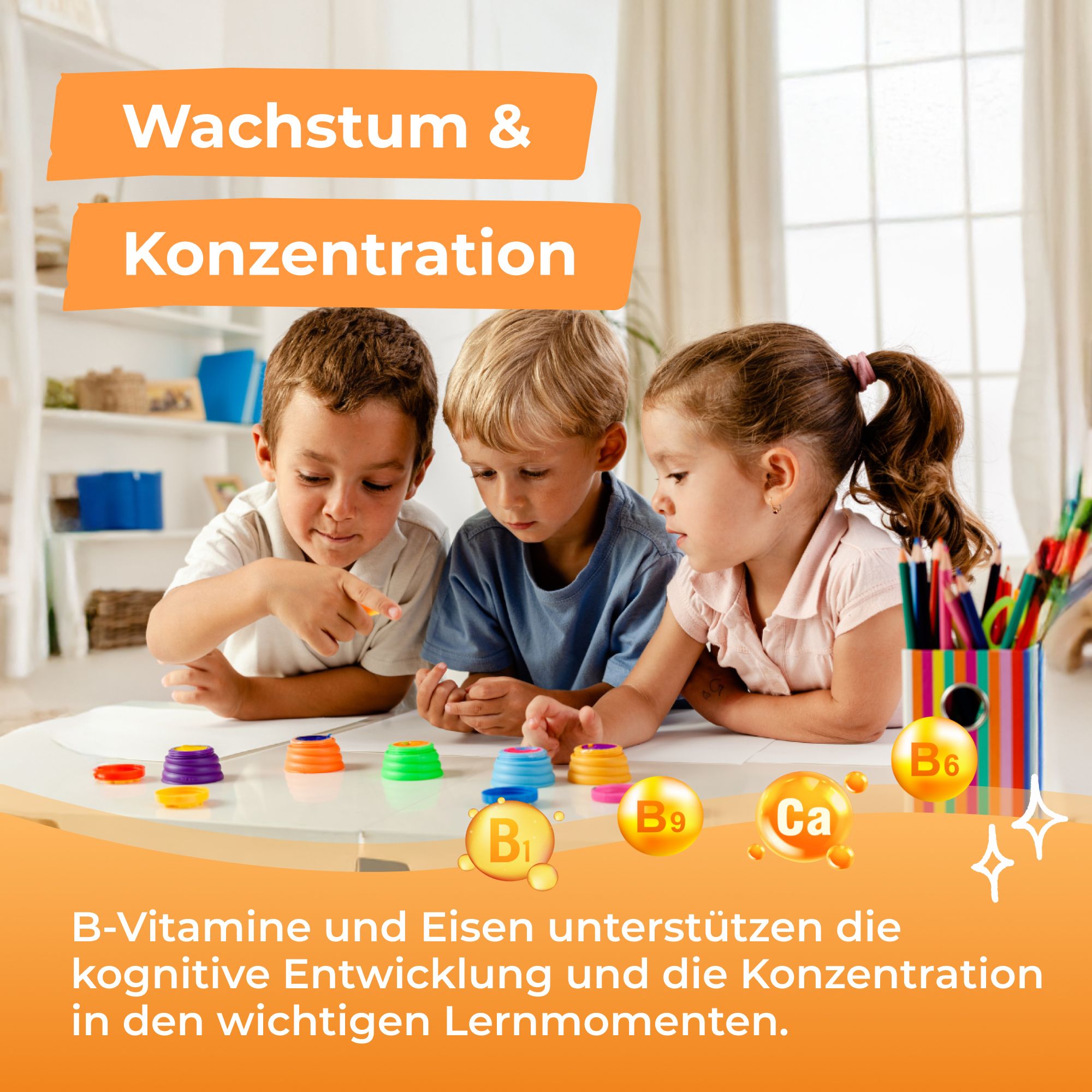 Drei Kinder sitzen an einem Tisch. Text: Wachstum & Konzentration. Icons: B1, B9, Ca, B6. Text: B-Vitamine und Eisen unterstützen die kognitive Entwicklung.
