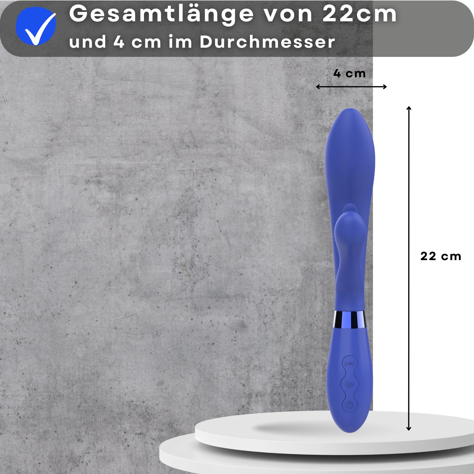 Blauer Vibrator. 22cm lang, 4cm Durchmesser. Auf weißer Plattform. Grauer Hintergrund.
