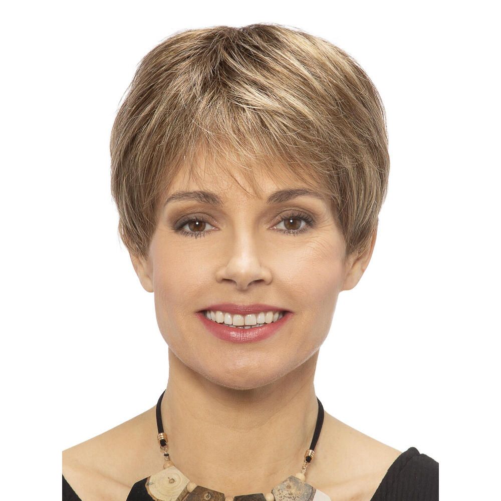 Kurzhaarperücke mit blonden Strähnen. Frau mit Halskette. Frontansicht.