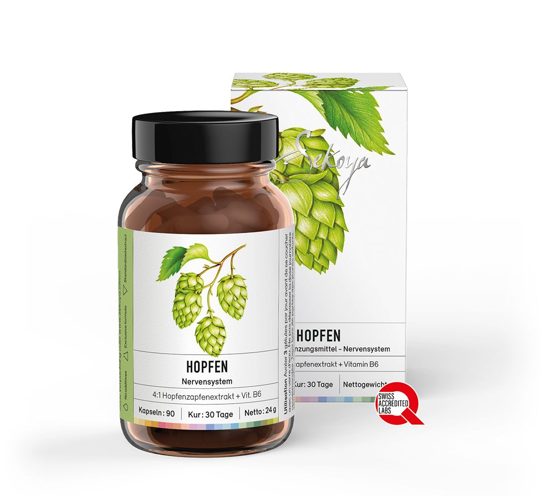 Braune Glasflasche mit schwarzem Deckel und Etikett. Daneben eine weiße Schachtel mit Hopfen-Illustration. Text: Hopfen, Nervensystem. Swiss Quality Siegel.