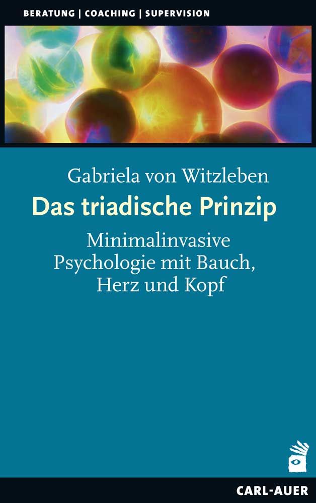 Buchcover mit Titel "Das triadische Prinzip". Autorin: Gabriela von Witzleben. Verlag: Carl-Auer. Hintergrund: abstrakte Kugeln.