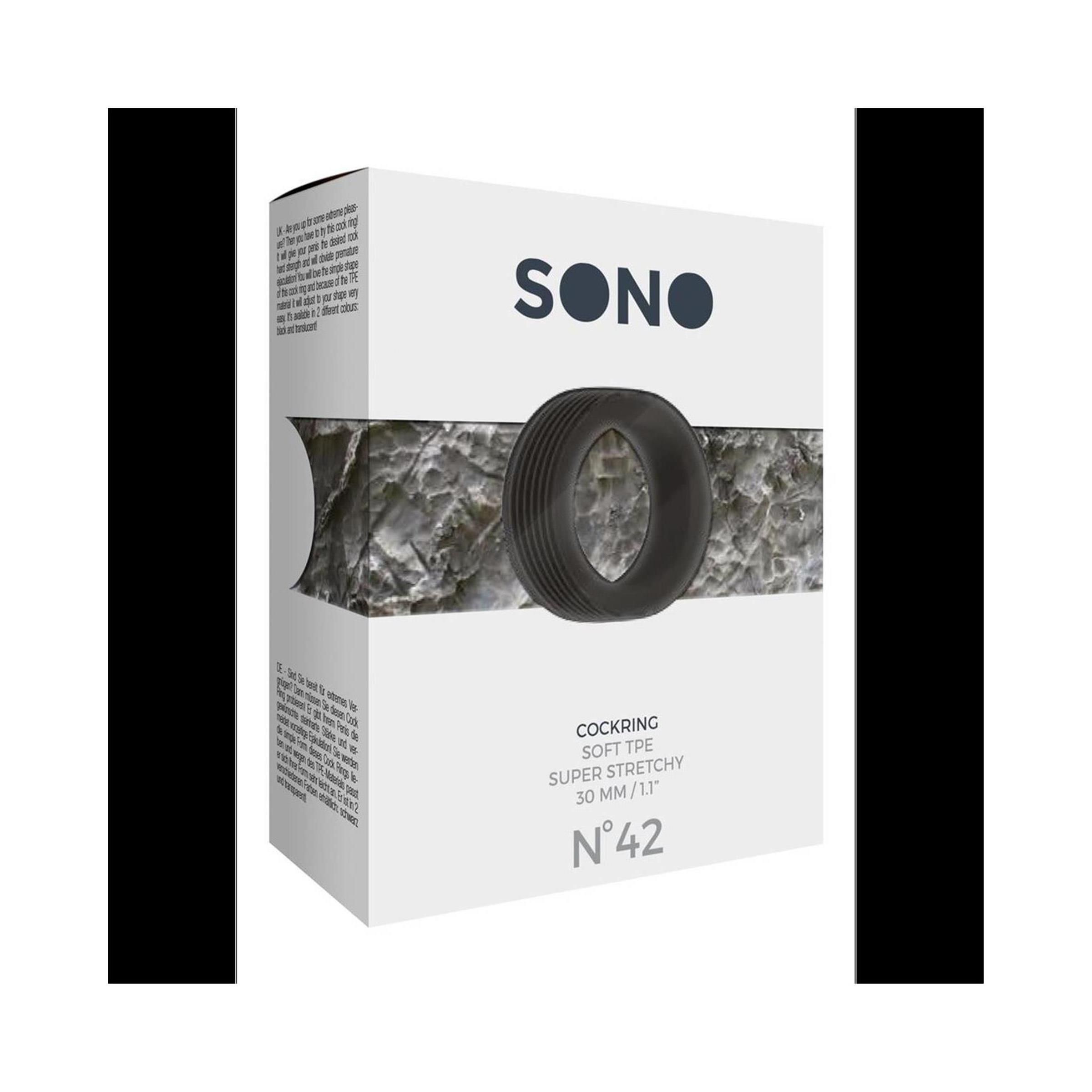 Verpackung mit Produkt. Schwarzer Ring, 'SONO' Schriftzug, 'COCKRING' und 'N°42' Text. Weisse Verpackung mit Produktabbildung.