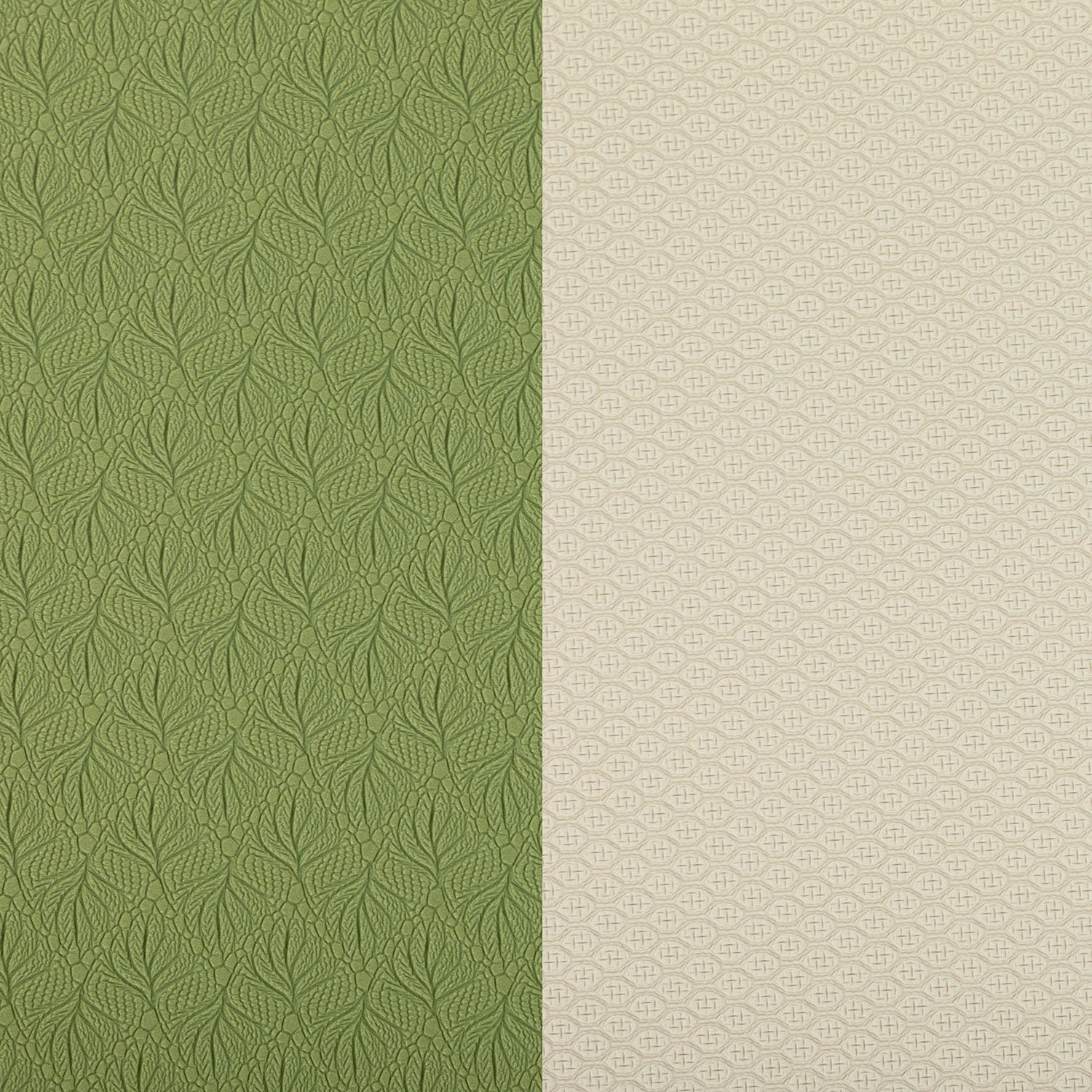 Detailansicht der Yogamatte. Grüne Oberseite mit Muster, helle Unterseite. Beide Seiten sichtbar.