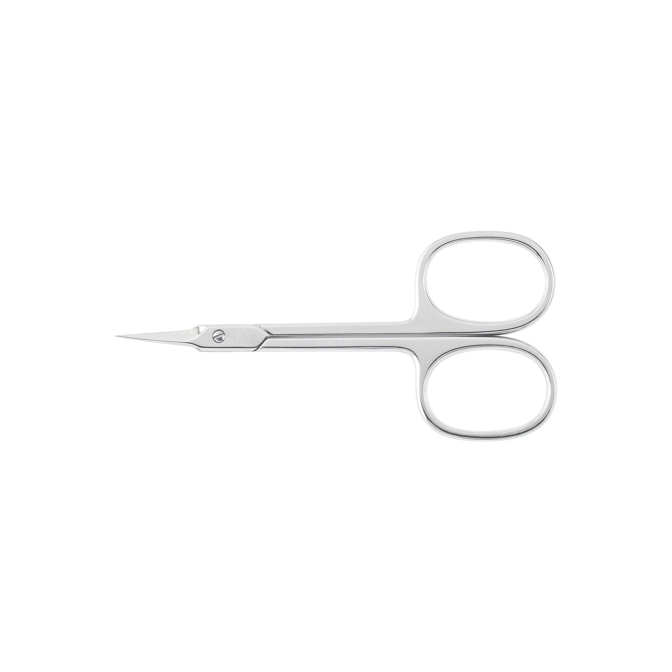 Nagelhautschere aus Metall. Spitze, gebogene Klingen. Zwei ovale Grifföffnungen. Auf weißem Hintergrund.