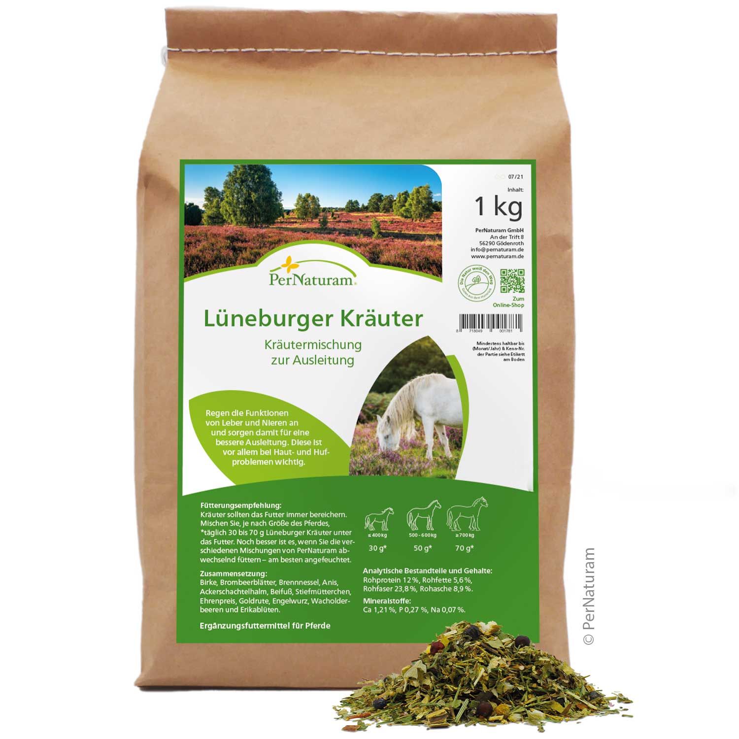 Brauner Papierbeutel Lüneburger Kräuter. Grün-weißes Etikett mit Produktname, Logo und Informationen. Kräutermischung auf dem Boden. 1 kg.