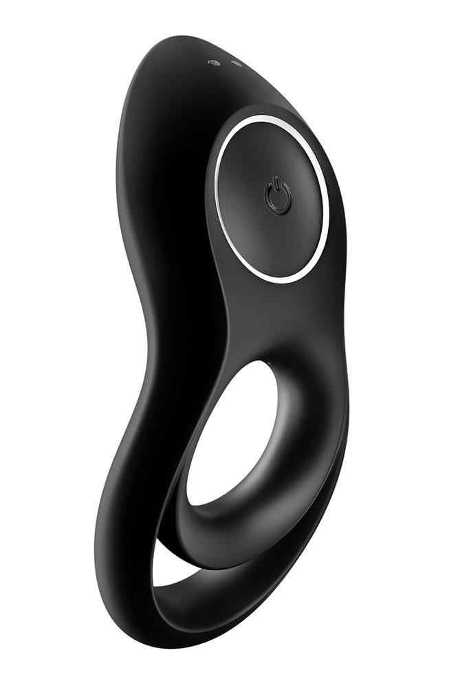 Schwarzer Duoring-Vibrator mit zwei Öffnungen und einem Bedienfeld mit Ein/Aus-Taste. Zwei kleine Punkte oben.