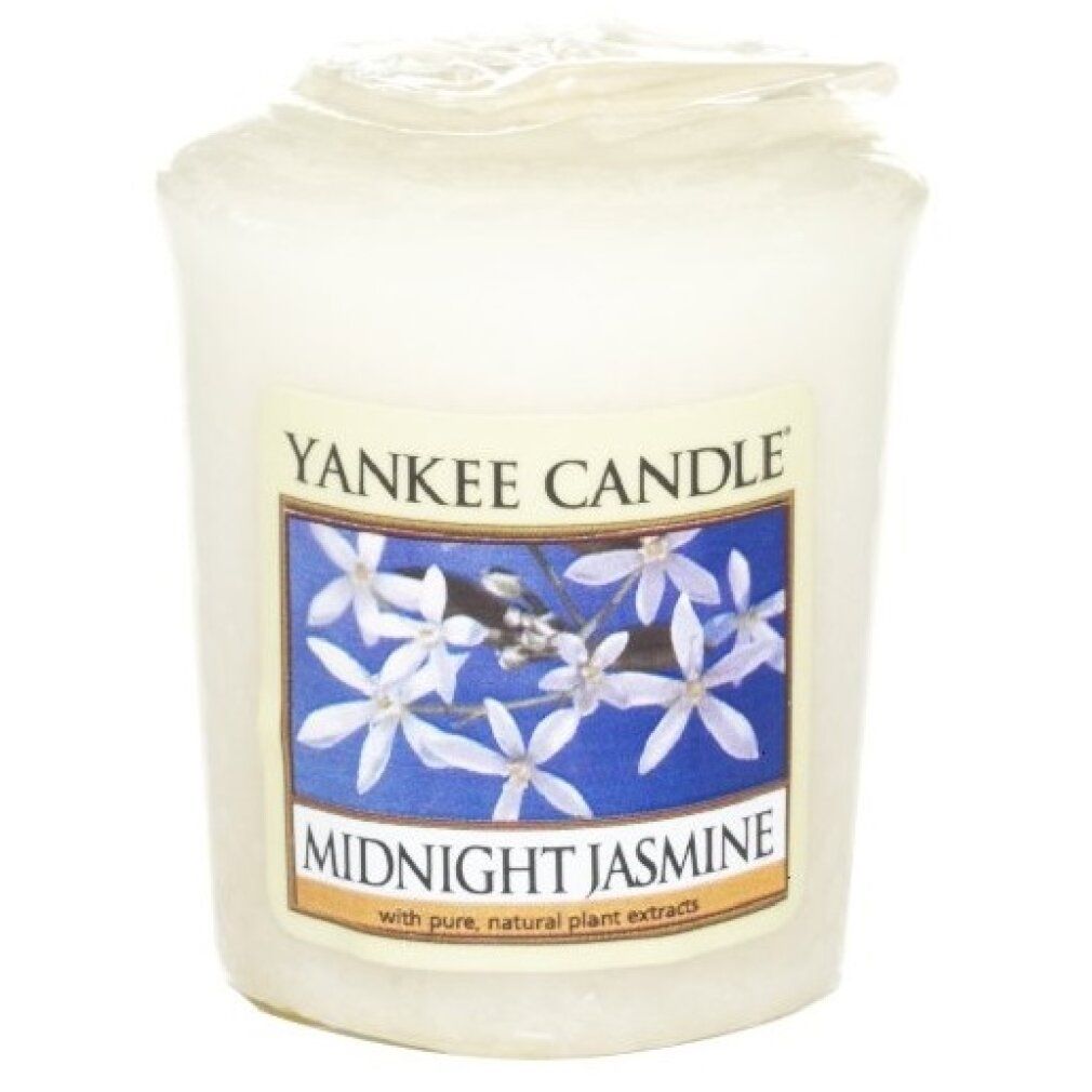 Yankee Candle Midnight Jasmine Duftkerze. Weißes Kerzenglas mit Etikett. Etikett mit Blumenmotiv und Schriftzug.