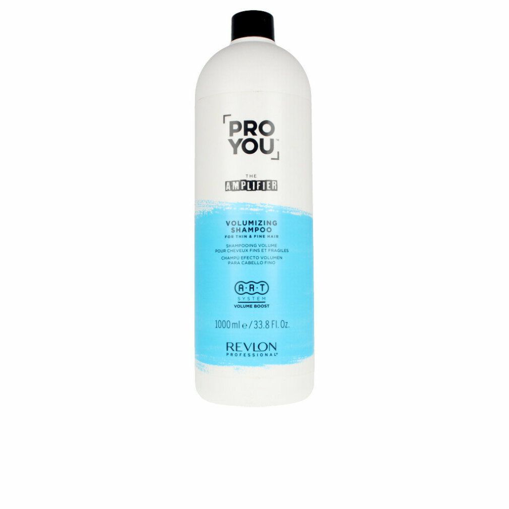 Weiße Flasche mit schwarzem Deckel. Aufschrift: Pro You The Amplifier Volumizing Shampoo. Blaue und weiße Etiketten. Revlon Professional.