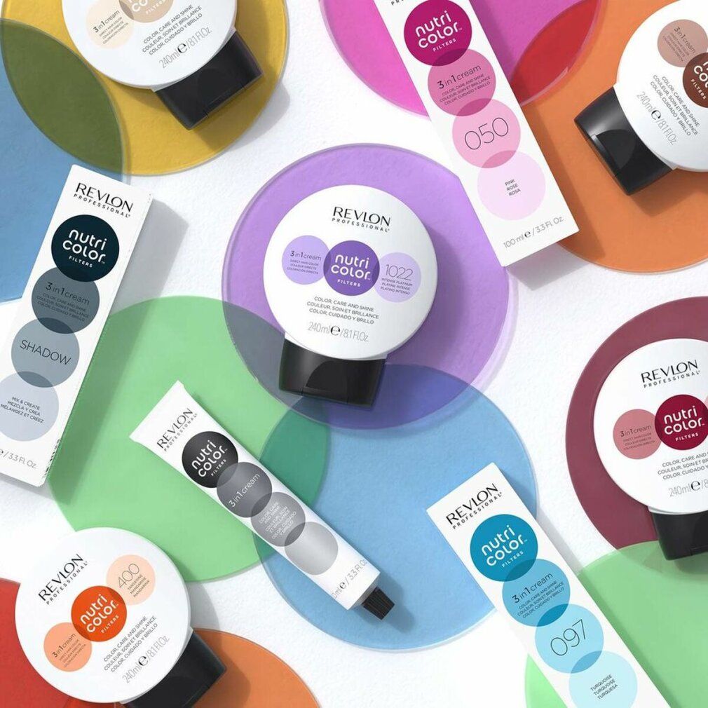 Mehrere Revlon Nutri Color Filters Produkte. Flaschen und Tuben in verschiedenen Farben, auf farbigen Untergründen.