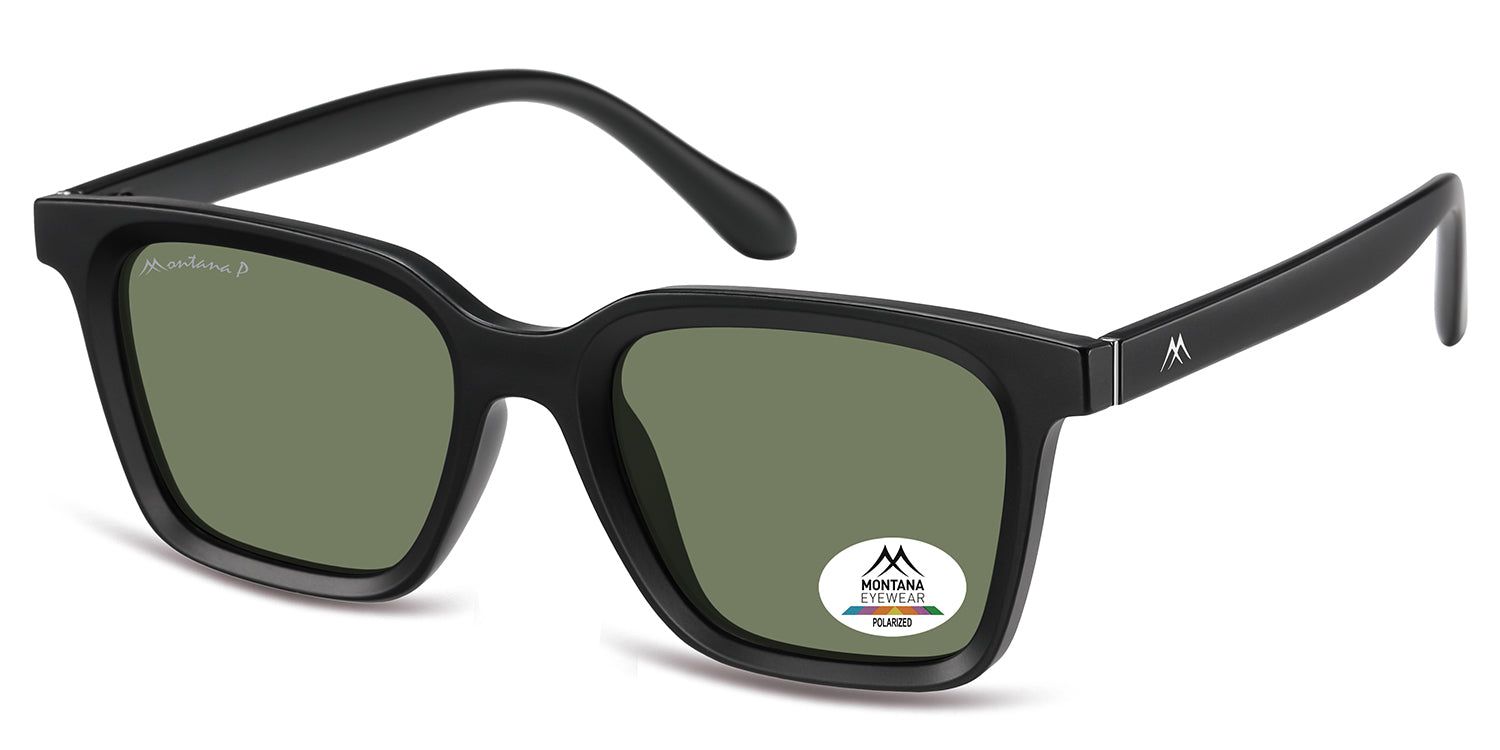 Schwarze Sonnenbrille mit rechteckigen Gläsern. Auf einem Glas befindet sich ein Aufkleber mit dem Logo von Montana Eyewear. Die Brille ist leicht schräg.