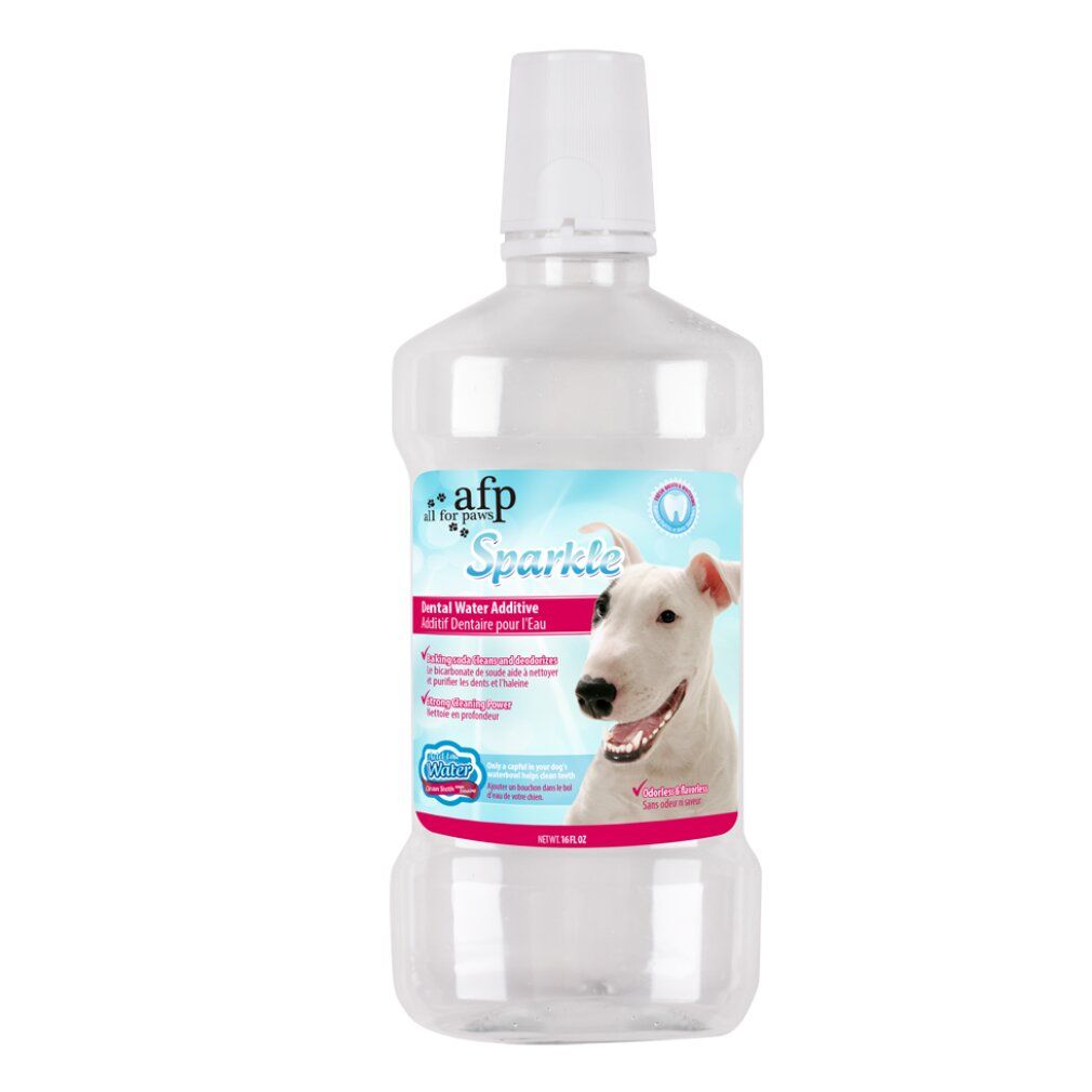 Klare Flasche mit "afp Sparkles Dental Water Additive"-Etikett. Abbildung eines Hundes. Produktname und Logo sichtbar.