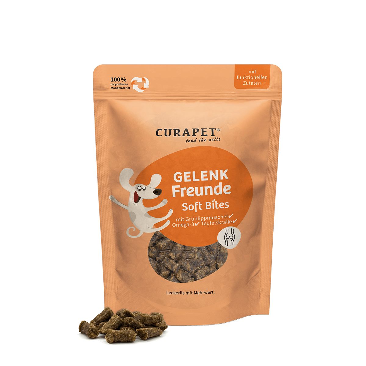Beutel mit CURAPET Gelenk Freunde Soft Bites. Aufdruck mit Hund, Produktname, Inhaltsstoffe und Logo. Braune Leckerlis liegen davor.