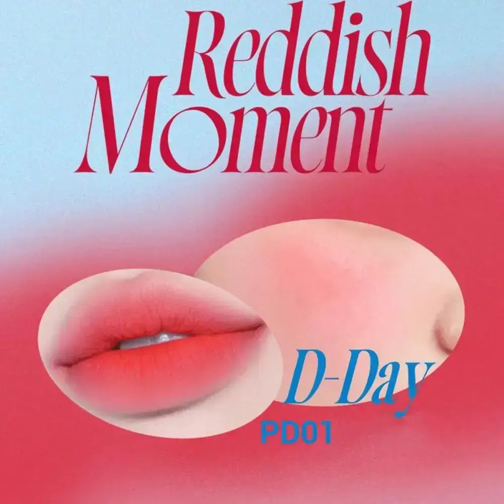 Lippen und Wangen mit rotem Farbton. Text: Reddish Moment, D-Day, RD01.