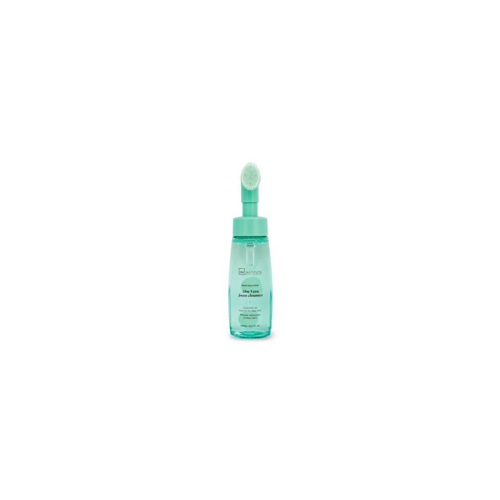 Grüne Flasche mit Aufsatzbürste. Aufschrift: Aloe Vera Foam Cleanser. Produkt von IDC Institute.