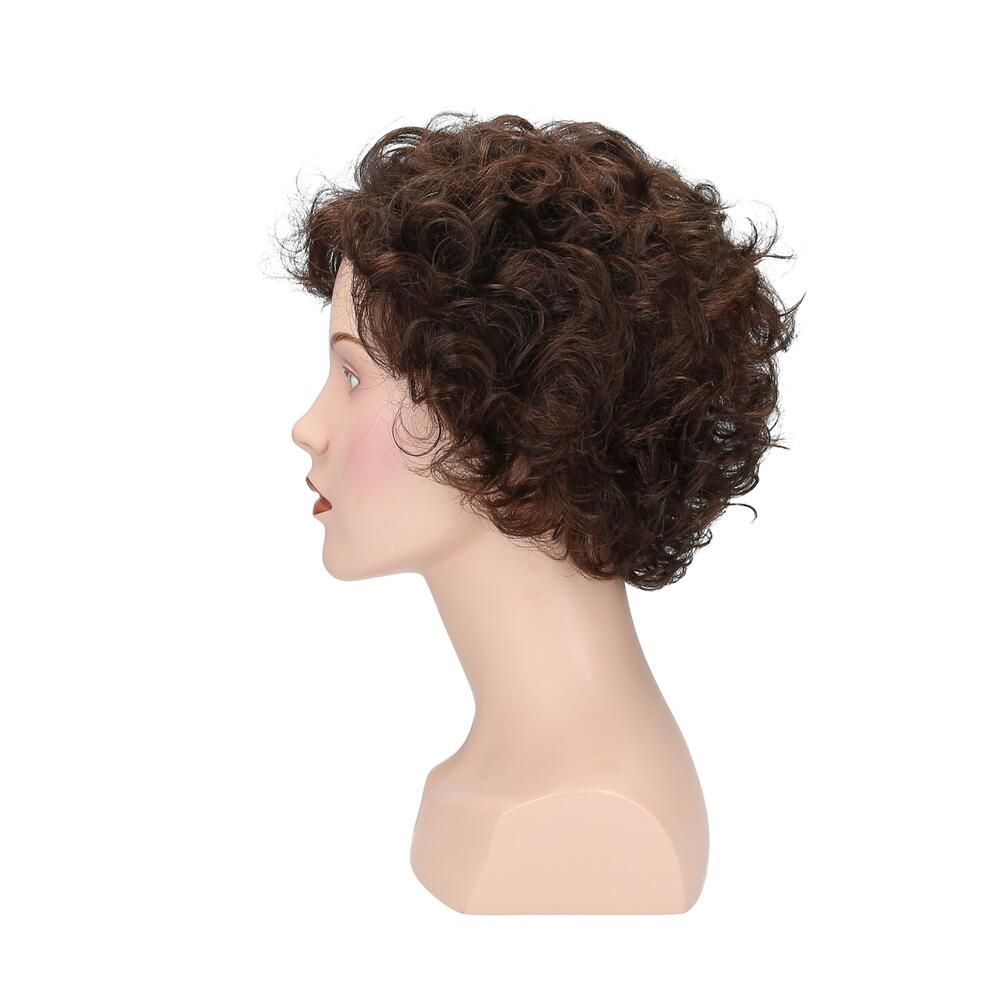 Perücke Maryna von Lofty, braun, lockig, auf einer Büste. Profilansicht.