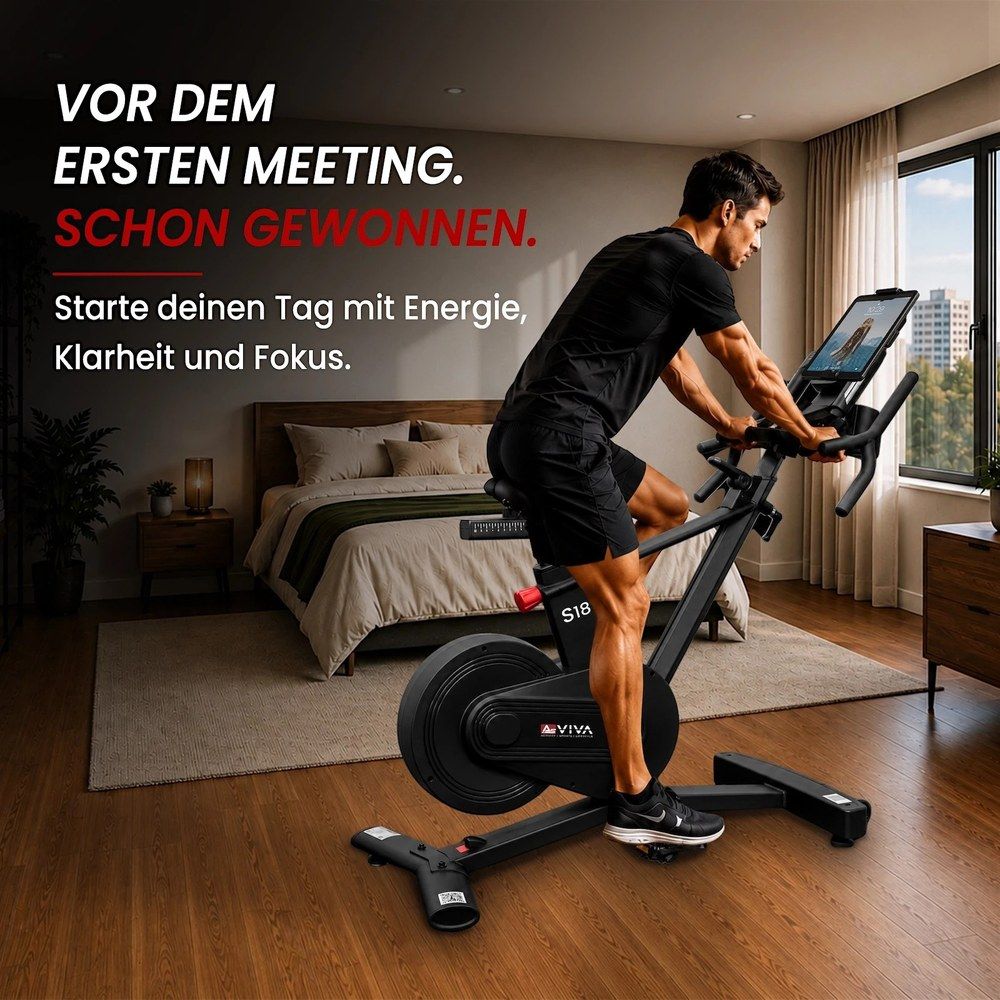 Mann trainiert auf einem Speedbike in einem Schlafzimmer. Text: "Vor dem ersten Meeting. Schon gewonnen."
