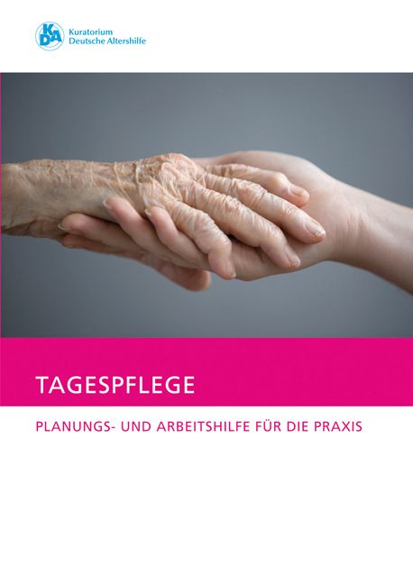 Hände einer älteren Person, gehalten von einer jüngeren Hand. Text: Tagespflege, Planungs- und Arbeitshilfe für die Praxis.
