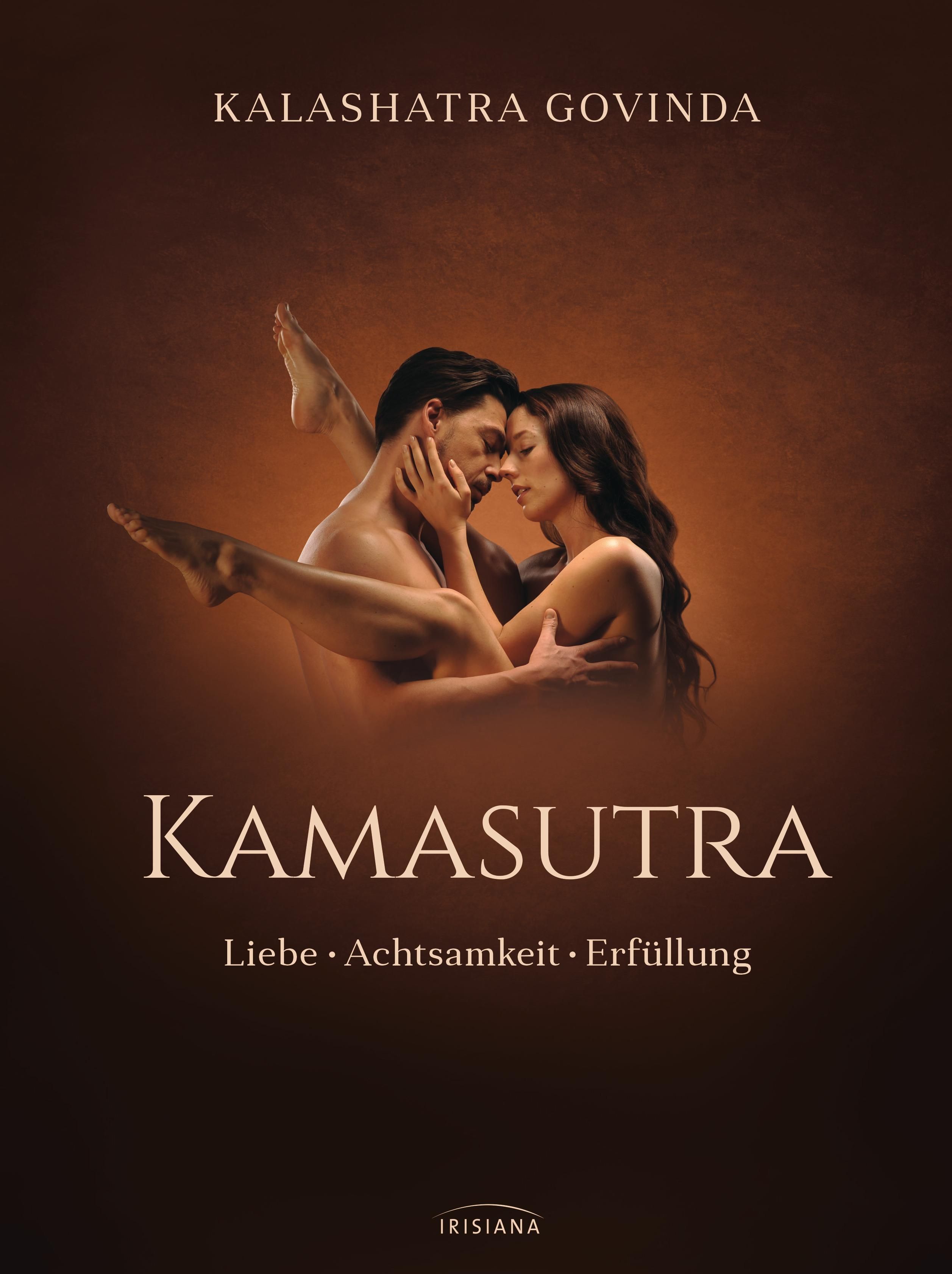 Buchcover mit Titel KAMASUTRA. Untertitel: Liebe, Achtsamkeit, Erfüllung. Autorenname: Kalashatra Govinda. Abbildung: Paar in Umarmung.