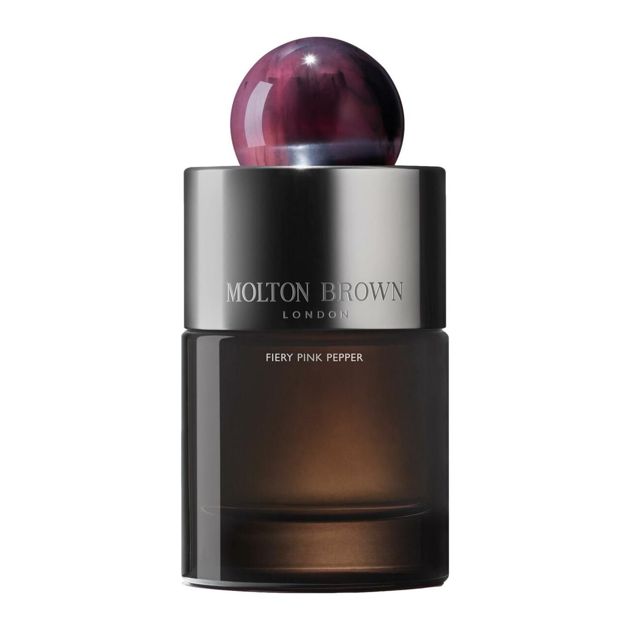 Dunkelbrauner Flakon mit silbernem Verschluss und lila Kugel. Aufschrift: Molton Brown, Fiery Pink Pepper.