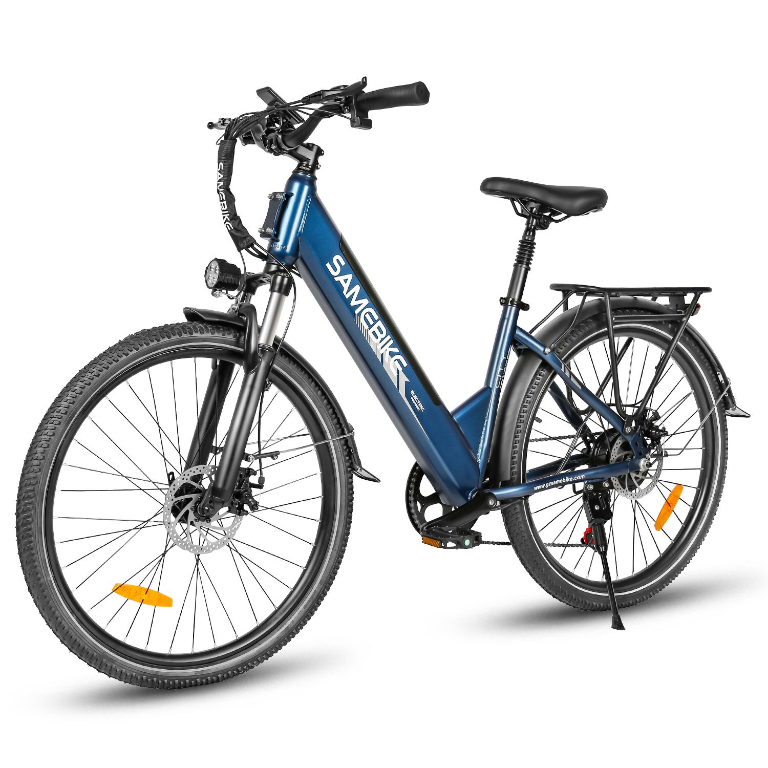 Blaues E-Bike. Marke SAMEBIKE. Schwarze Reifen, Schutzbleche, Gepäckträger. Scheinwerfer und Rücklicht.