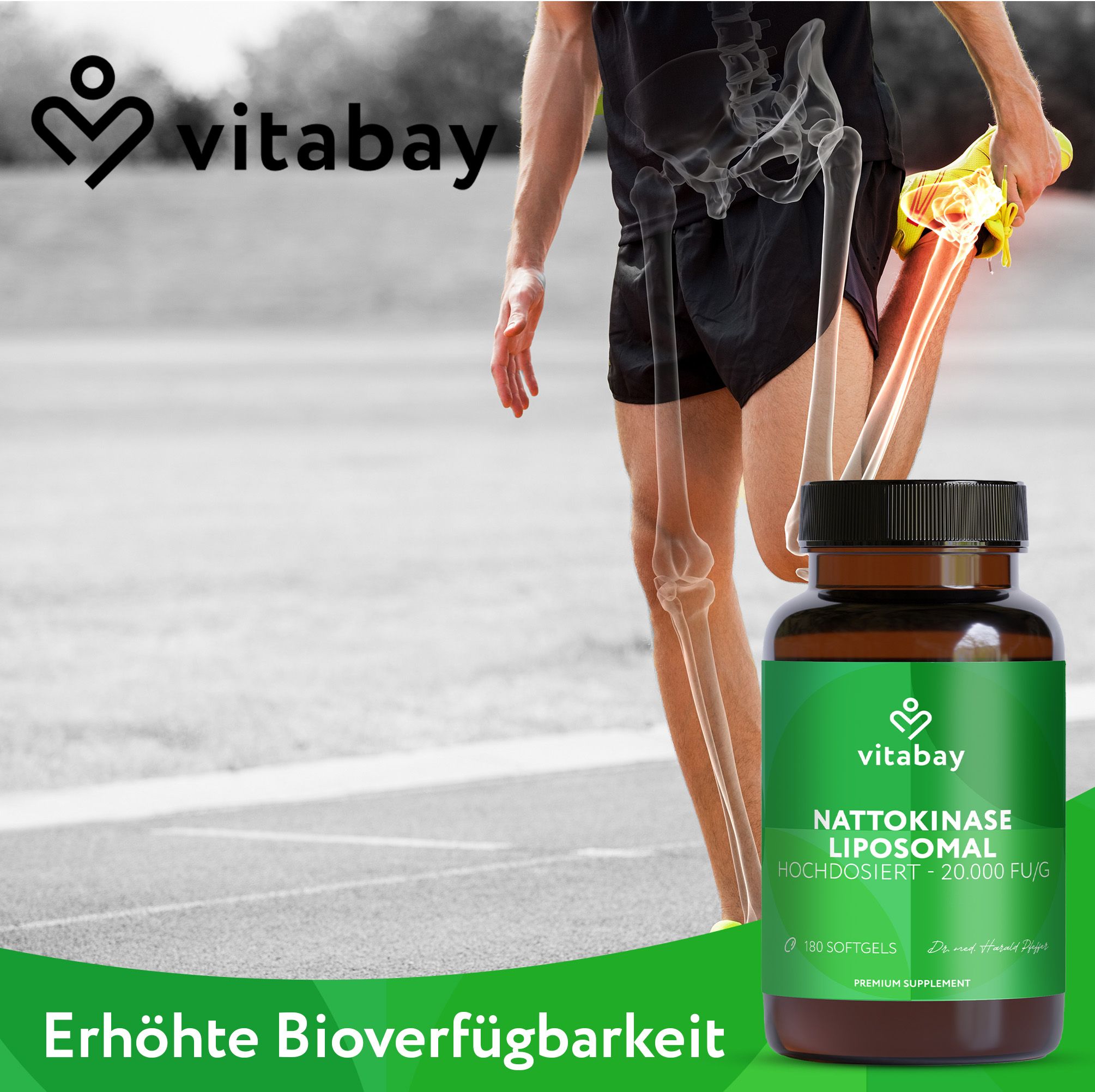 Mann beim Dehnen, braune Flasche. Text: Nattokinase Liposomal, 180 Softgels. Vitabay Logo. Erhöhte Bioverfügbarkeit.
