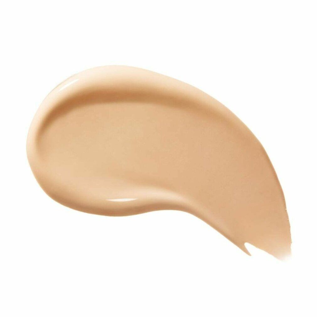 Farbprobe von Shiseido Synchro Skin Radiant Lifting Foundation 220 Linen. Beige Farbton, tropfenförmig auf weißem Hintergrund.