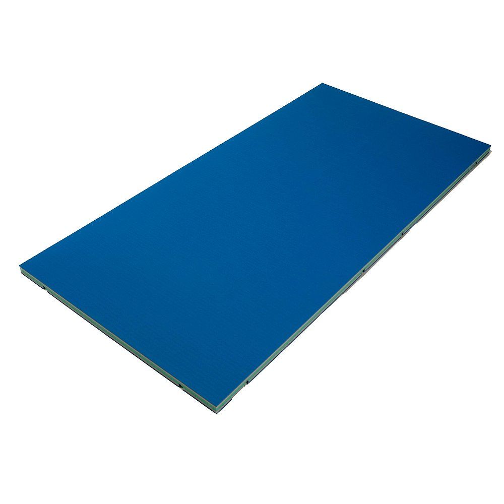 Eine blaue Matte mit grünen Verbindungsstücken an den Rändern, aus der Ferne betrachtet.