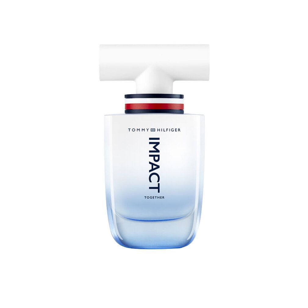 Tommy Hilfiger Impact Together Eau de Toilette Flakon. Rechteckige, blaue Glasflasche mit weißem Verschluss. Roter, weißer und blauer Streifen.