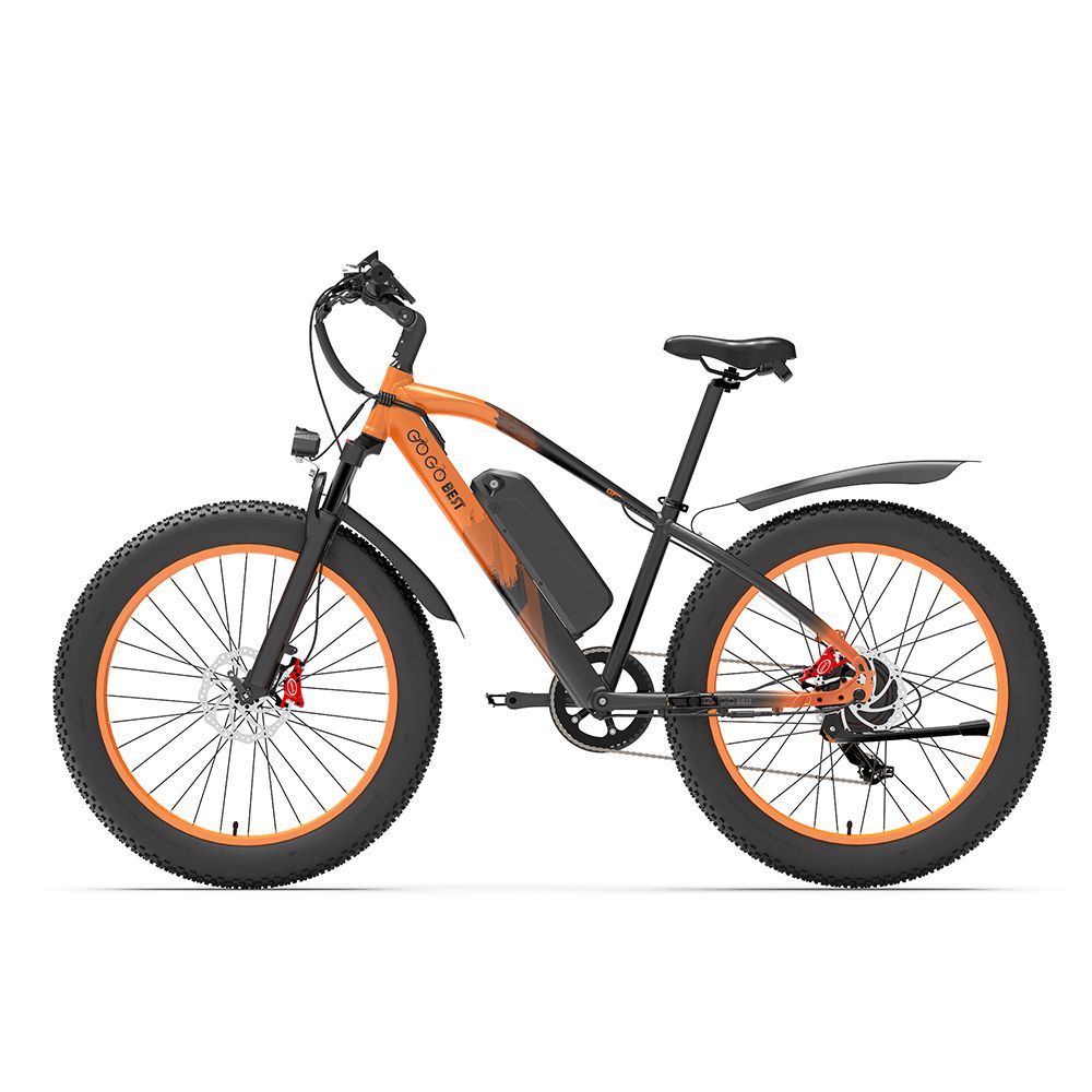 E-Mountainbike mit orangefarbenen Felgen und Reifen. Schwarzer Rahmen, GOGOBEST-Logo. Scheinwerfer und Schutzbleche.