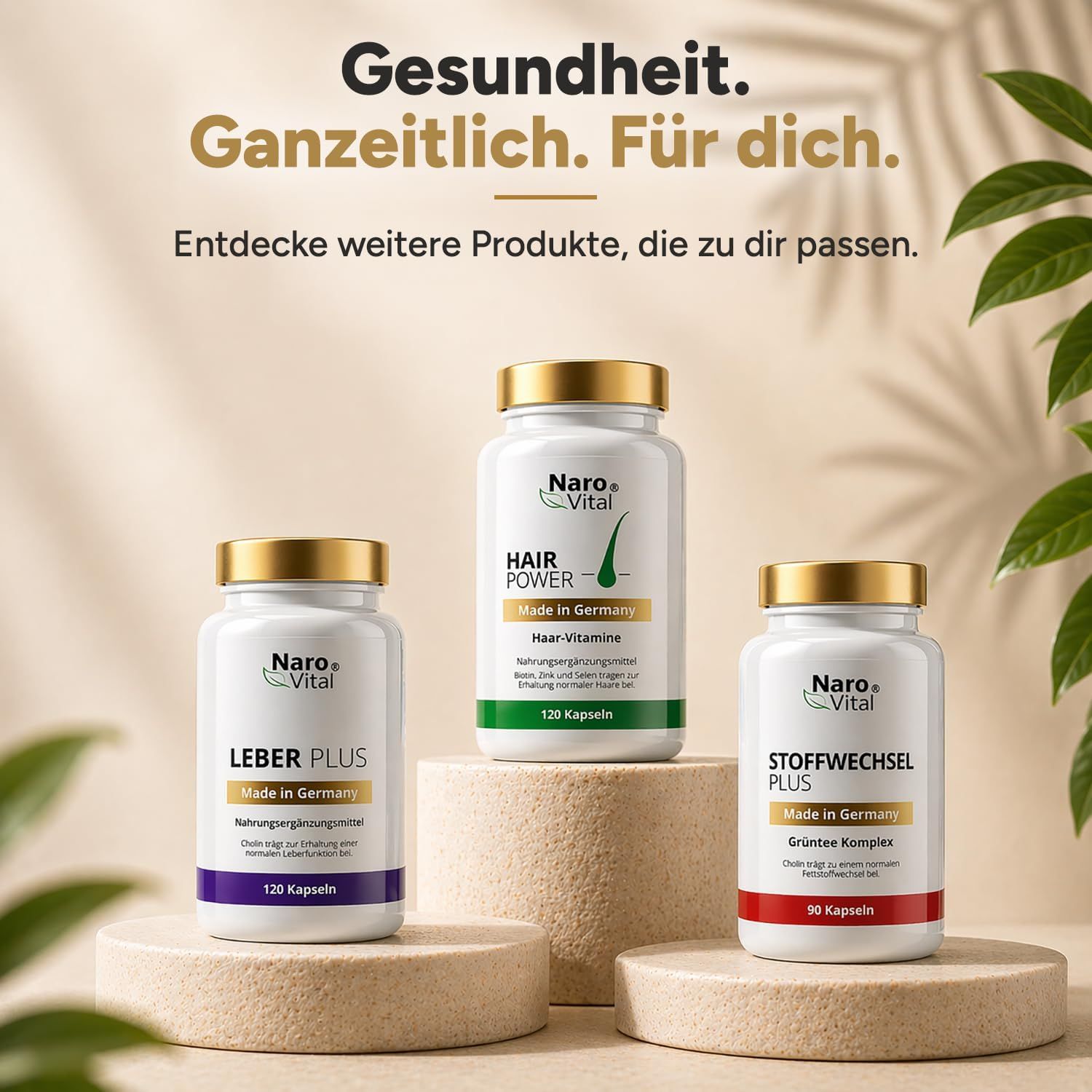 Drei Kapsel-Dosen mit Golddeckel. Leber Plus, Haar Power, Stoffwechsel Plus. 120, 120, 90 Kapseln. Auf Podest.