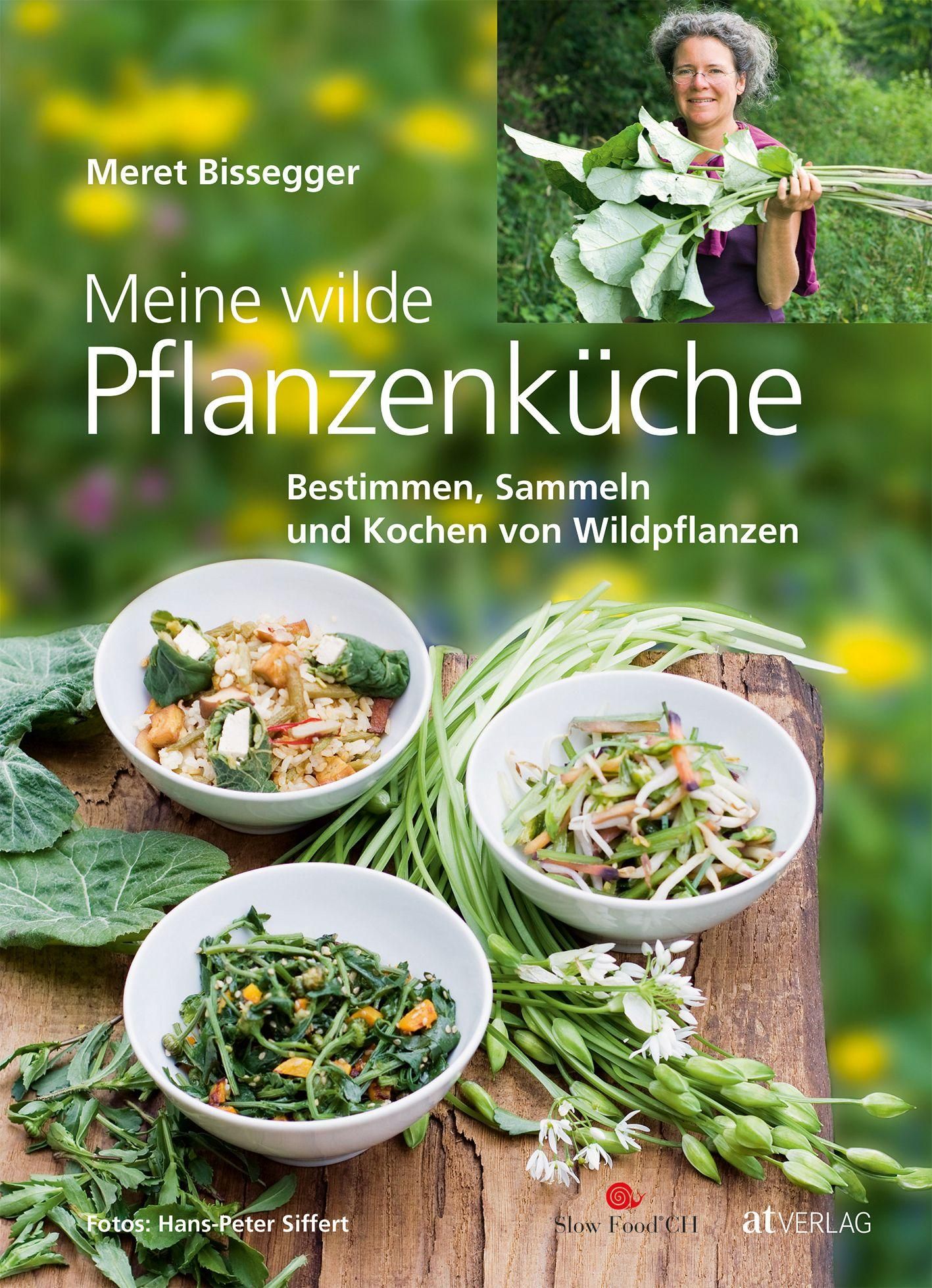 Buchcover: "Meine wilde Pflanzenküche". Autorin Meret Bissegger. Gerichte in Schalen, Frau mit Pflanzen, Logo Slow Food CH.