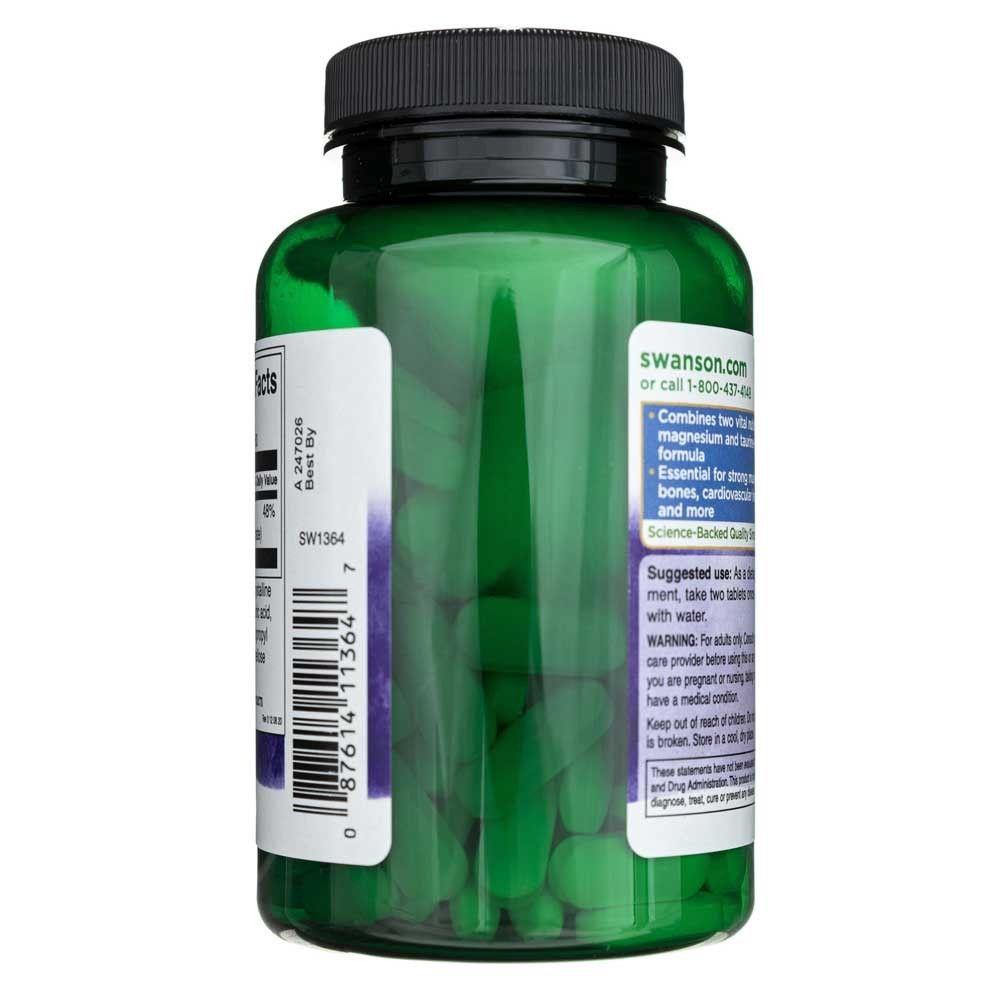 Grüne Kunststoffflasche mit schwarzem Deckel, gefüllt mit ovalen, hellgrünen Pillen. Etiketten mit Produktinformationen und Barcode.