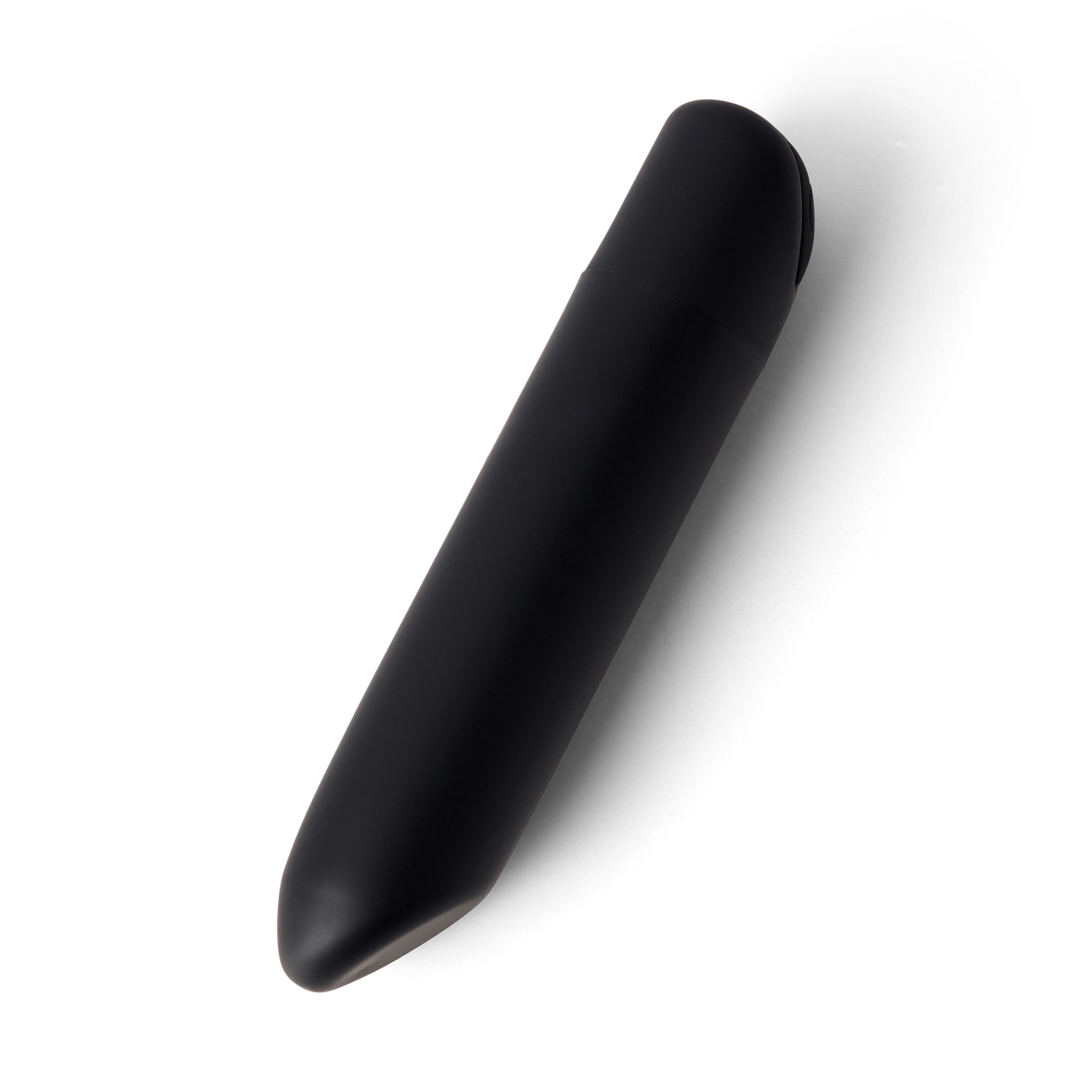 Schwarzes, zylindrisches Wellness-Produkt. Abgerundete Spitze, glatte Oberfläche. Auf weißem Hintergrund.