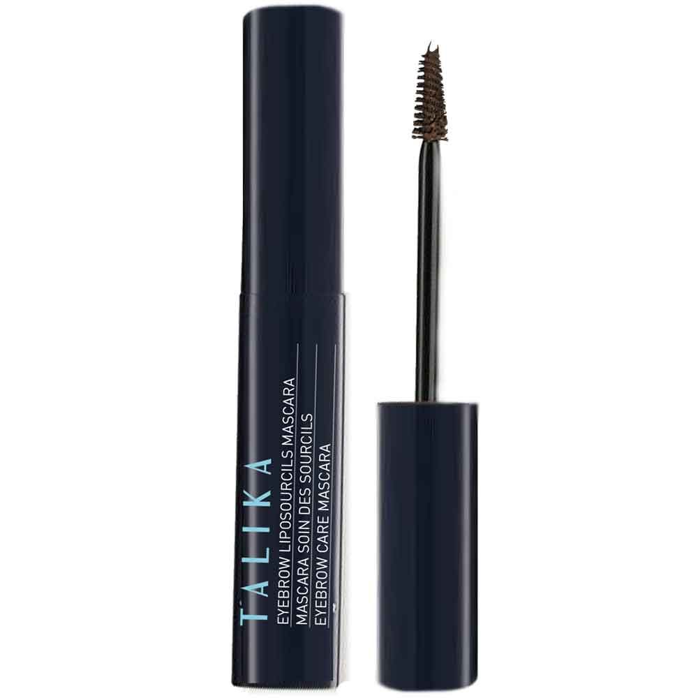 Braune Mascara mit Bürste. Dunkelblaue Hülse mit weißem Schriftzug TALIKA und Produktbezeichnung. Offene Mascara-Tube.