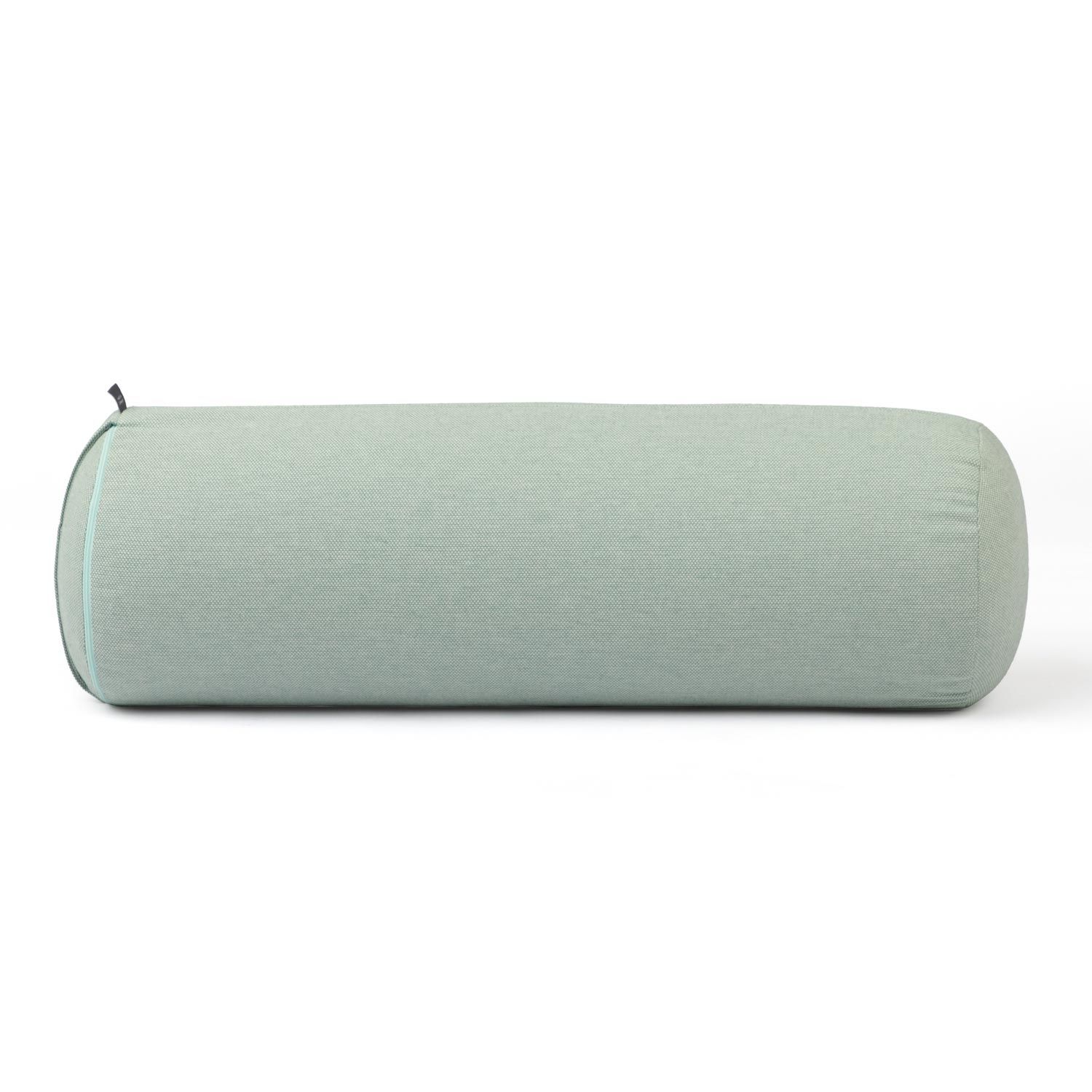Zylindrisches Yoga-Bolster in Mintgrün. Mit hellblauem Rand und Reißverschluss. Stoffstruktur sichtbar.