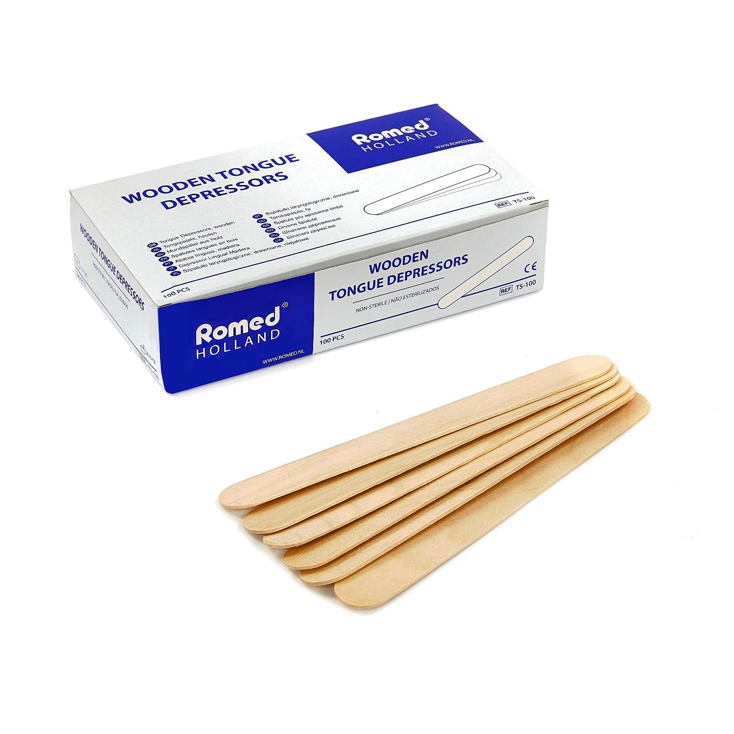 Holz-Zungenspatel, teilweise aus der Verpackung entnommen. Die Verpackung zeigt den Markennamen Romed und die Aufschrift "Wooden Tongue Depressors".