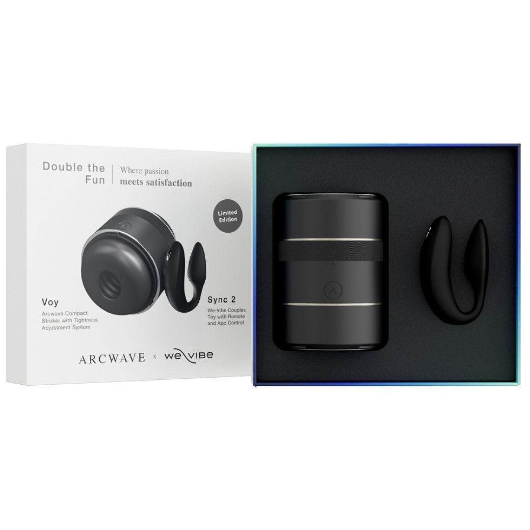Verpackung mit schwarzem Sextoy-Set. Enthält ein zylindrisches Gerät und ein U-förmiges Gerät. Auf der Verpackung steht „Double the Fun“.