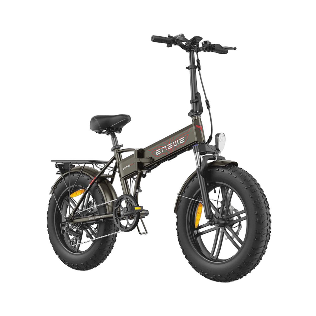 Faltbares E-Bike, olivgrün, mit breiten Reifen und Gepäckträger. Marke ENGWE auf dem Rahmen.
