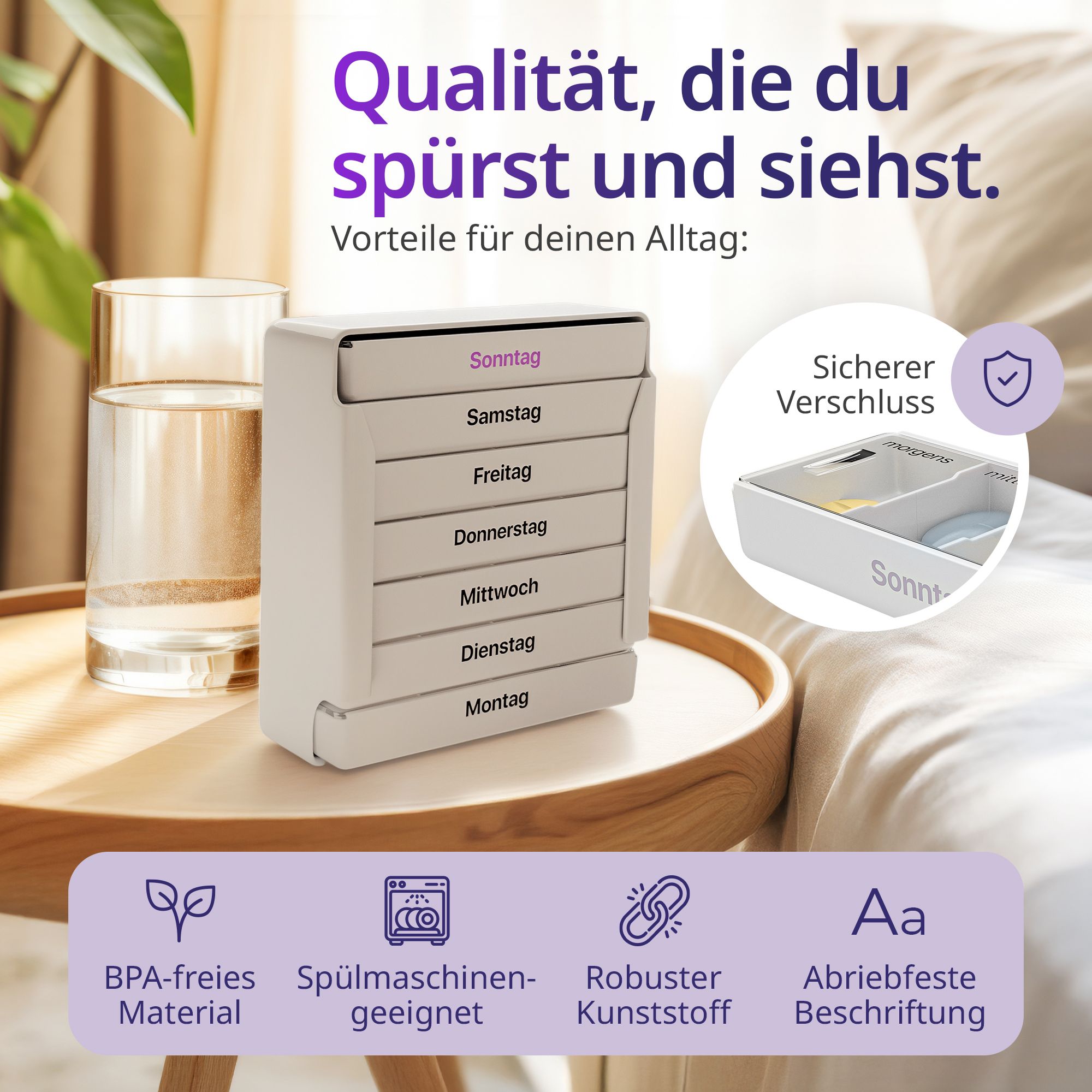 Beiger Tabletten-Organizer mit 7 Schubladen. Auf Tisch. Sicherer Verschluss.