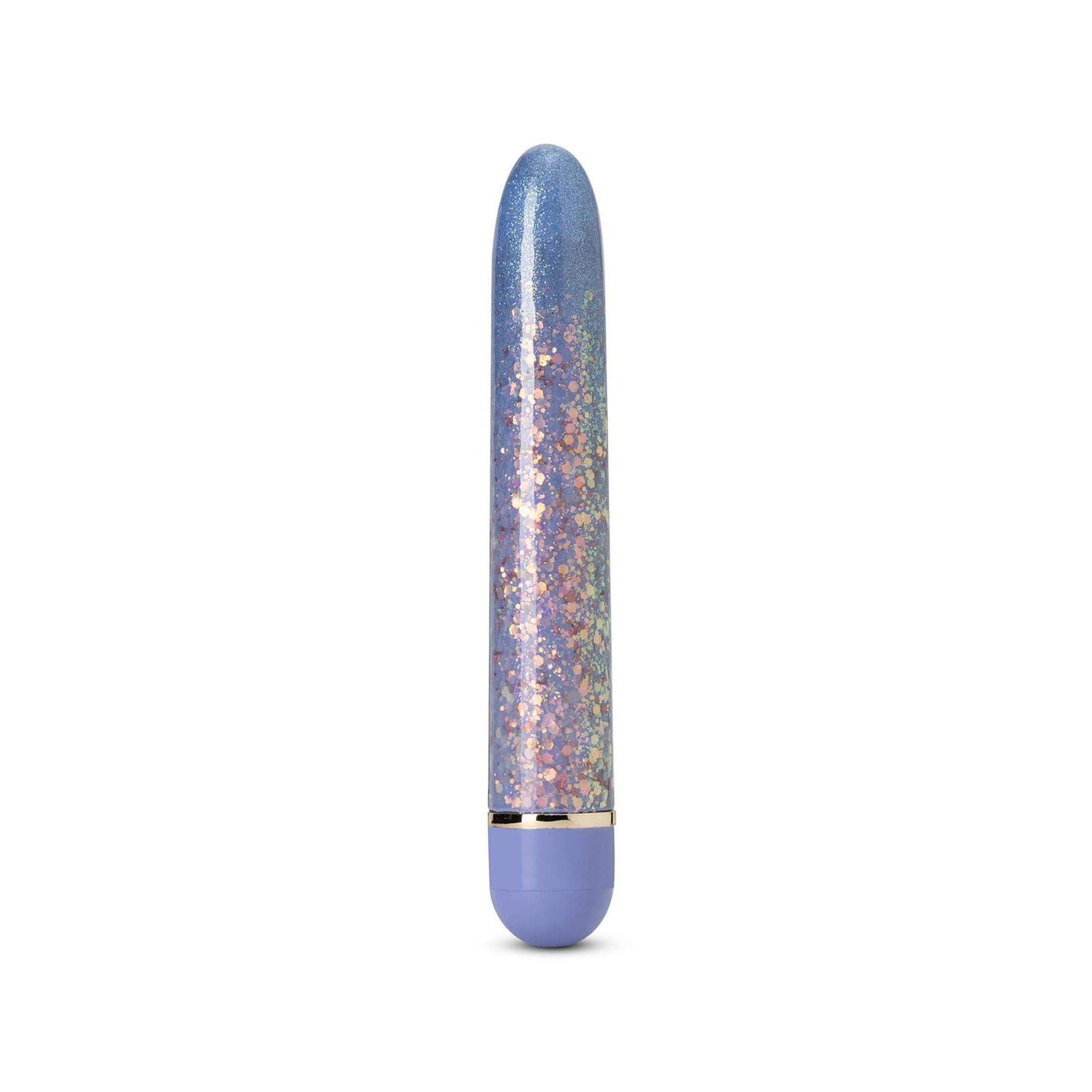 Blaues, glitzerndes Wellness-Produkt mit abgerundeten Enden. Auf weißem Hintergrund.