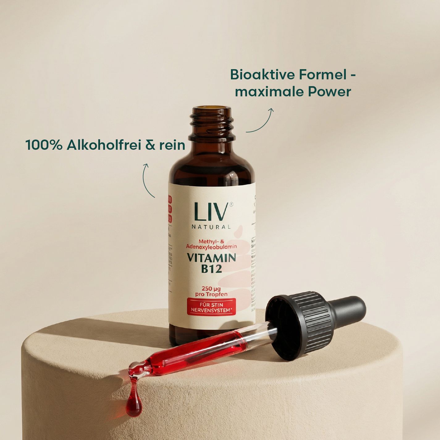 Braune Glasflasche mit Pipette. Aufschrift: LIV Vitamin B12. Pipette mit roter Flüssigkeit. Text: 100% alkoholfrei & rein.
