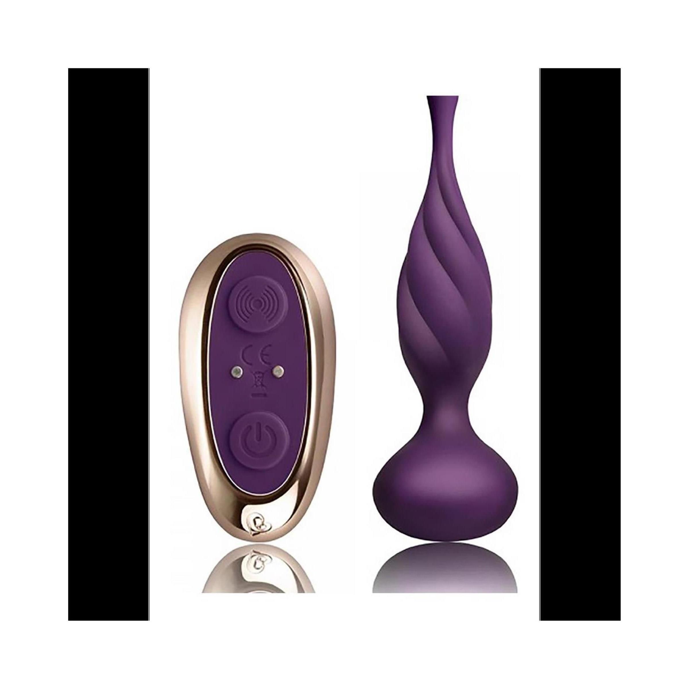 Lila Vibrations-Butt-Plug mit langem Schaft und Struktur, neben goldfarbener Fernbedienung mit Knöpfen.