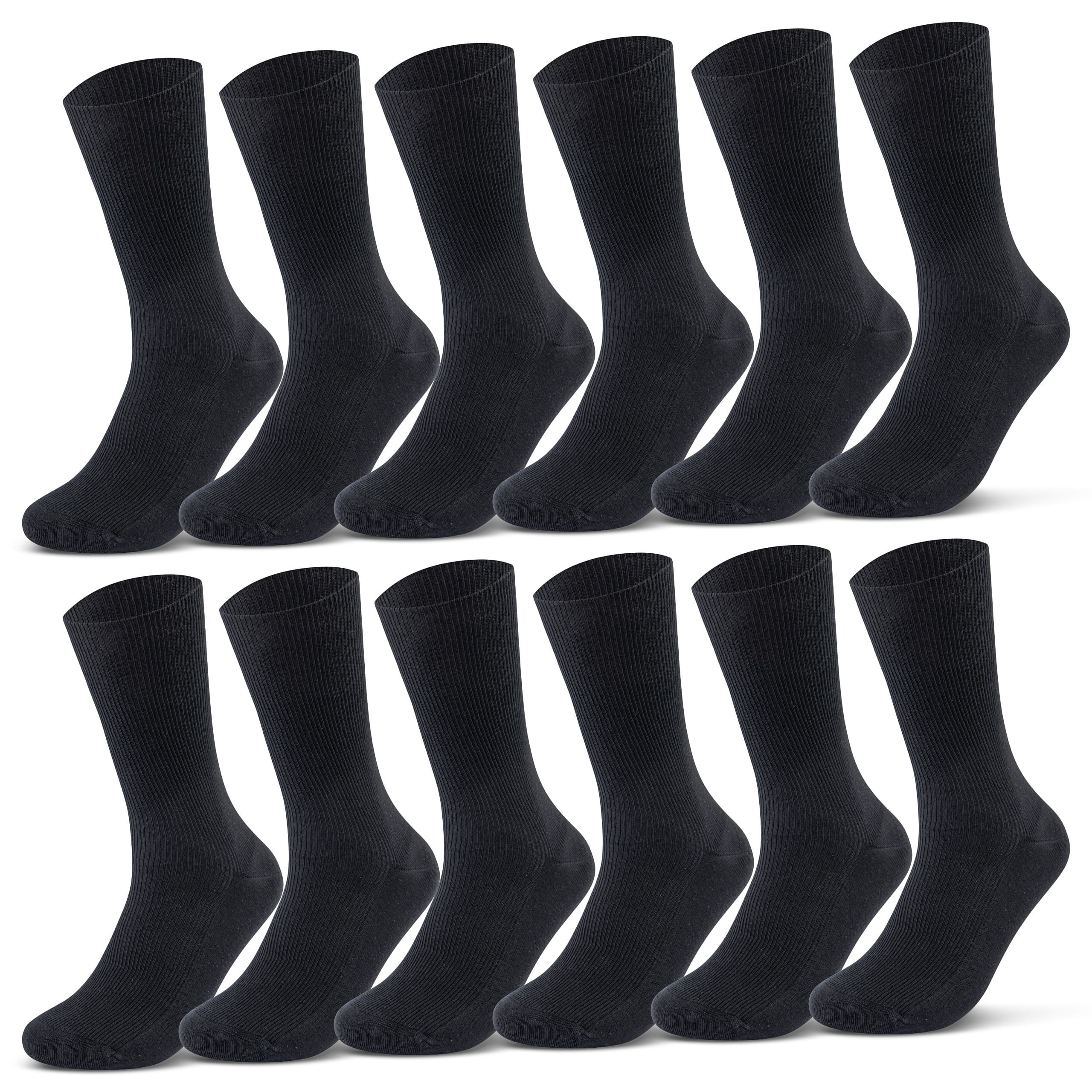 Mehrere schwarze Socken, nebeneinander angeordnet. Rippstrickbündchen. Aus 100% Baumwolle.