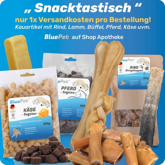 Verschiedene Hundesnacks in Verpackungen. Produkte von BluePet. Text: Kausnacks mit Rind, Lamm, Büffel, Pferd, Käse usw. Auf Shop Apotheke.